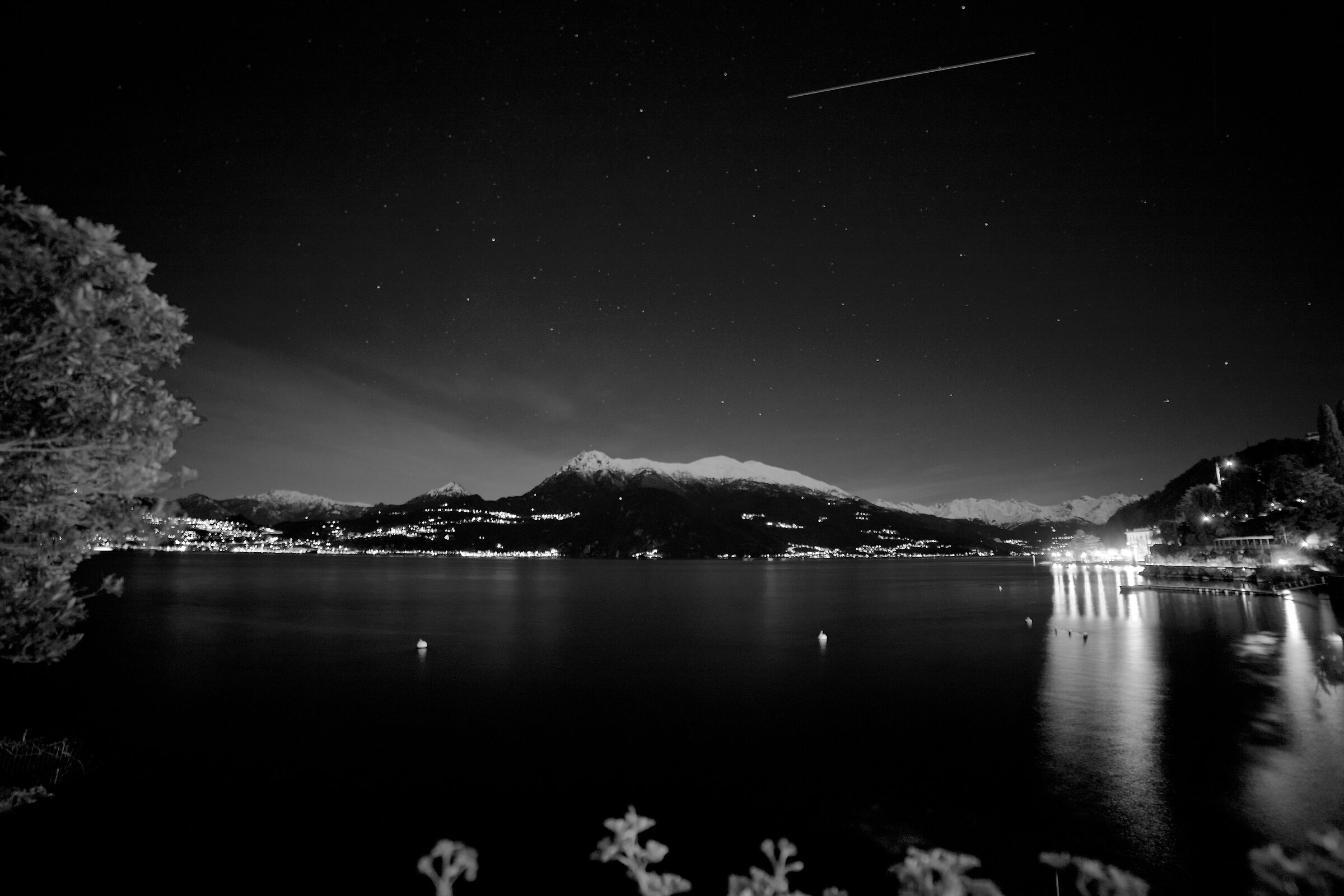 Varenna By Night In Red Zone 021