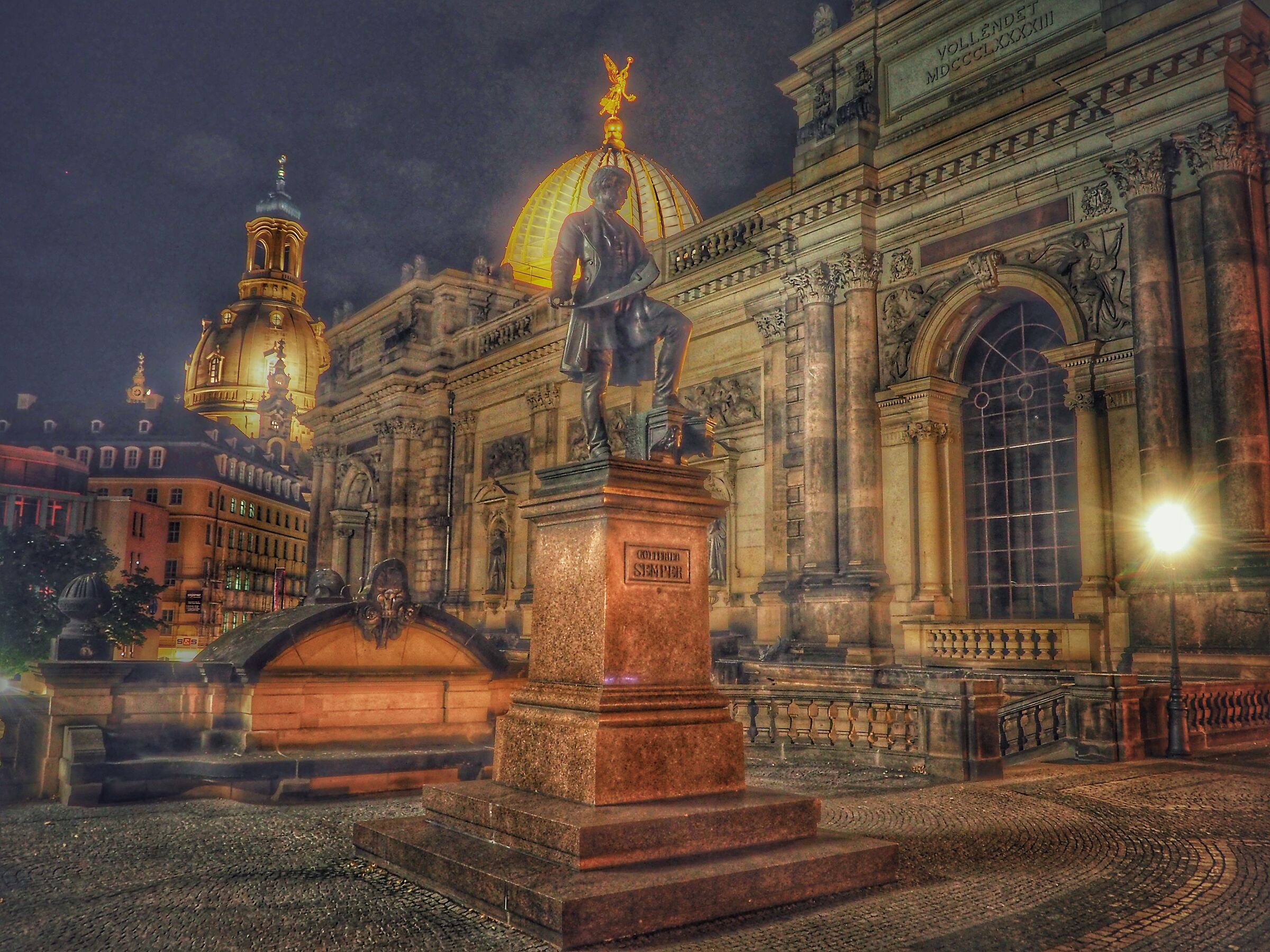 Dresda by night