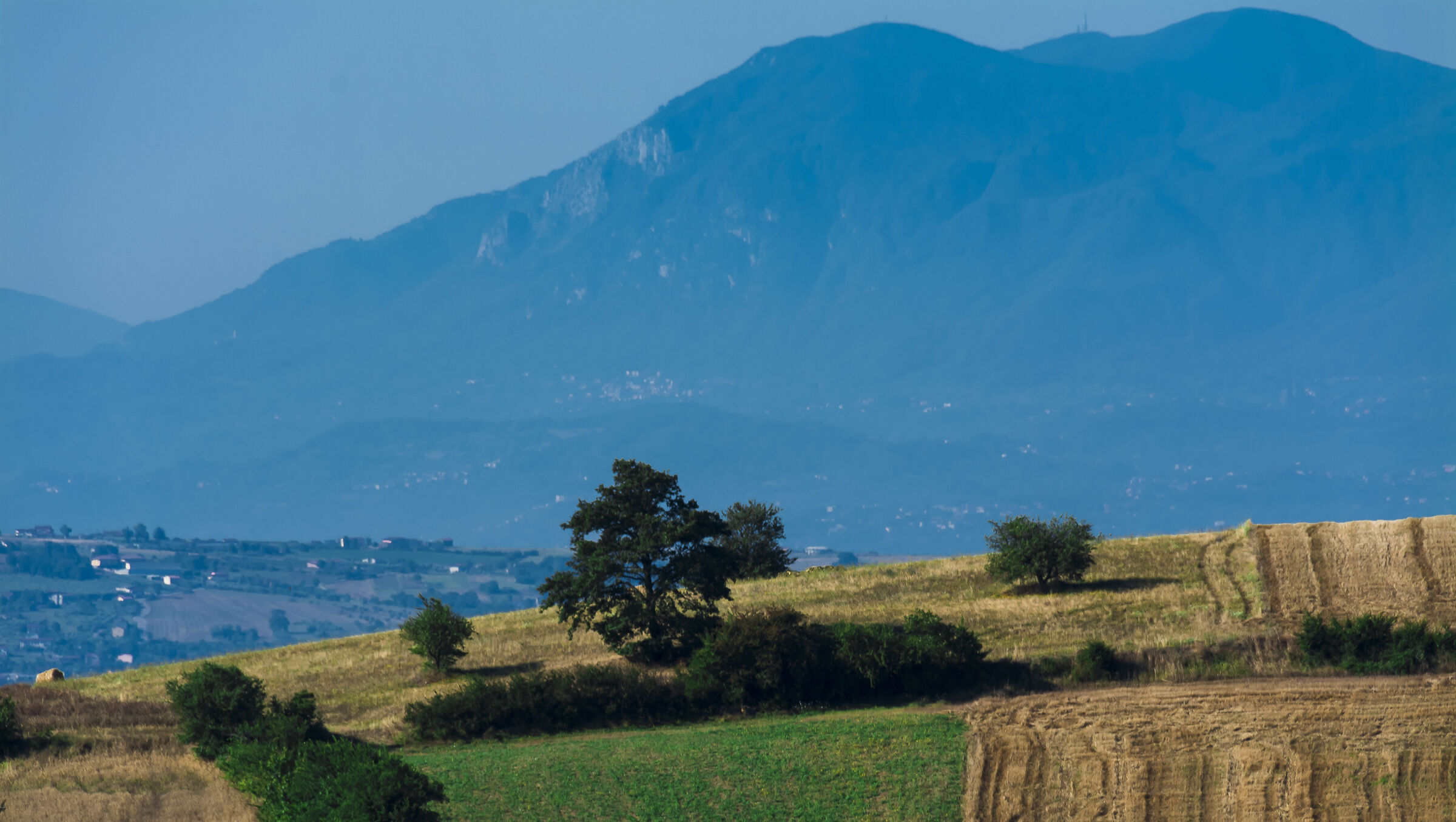 Colline Sannite, con il Partenio a fare da sfondo