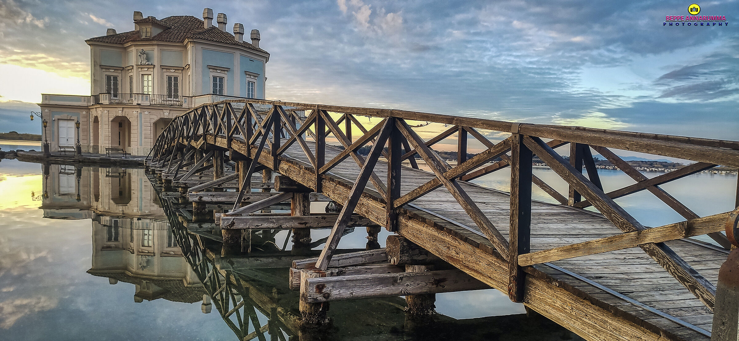Casina Vanvitelliana sul lago di Fusaro - Bacoli (Na)