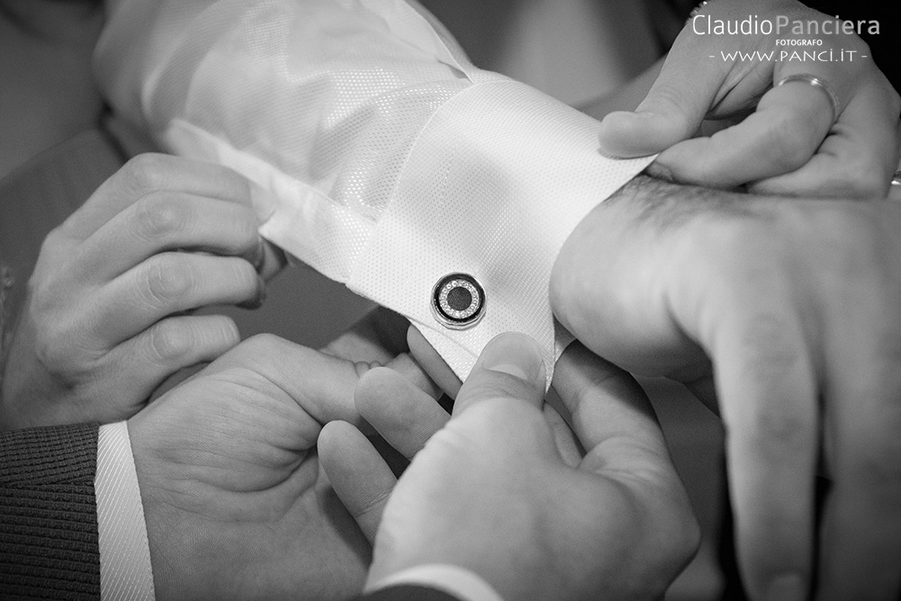 a star of fingers for the groom