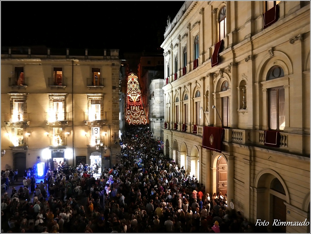 scalinata s, maria del monte  illuminata -2019