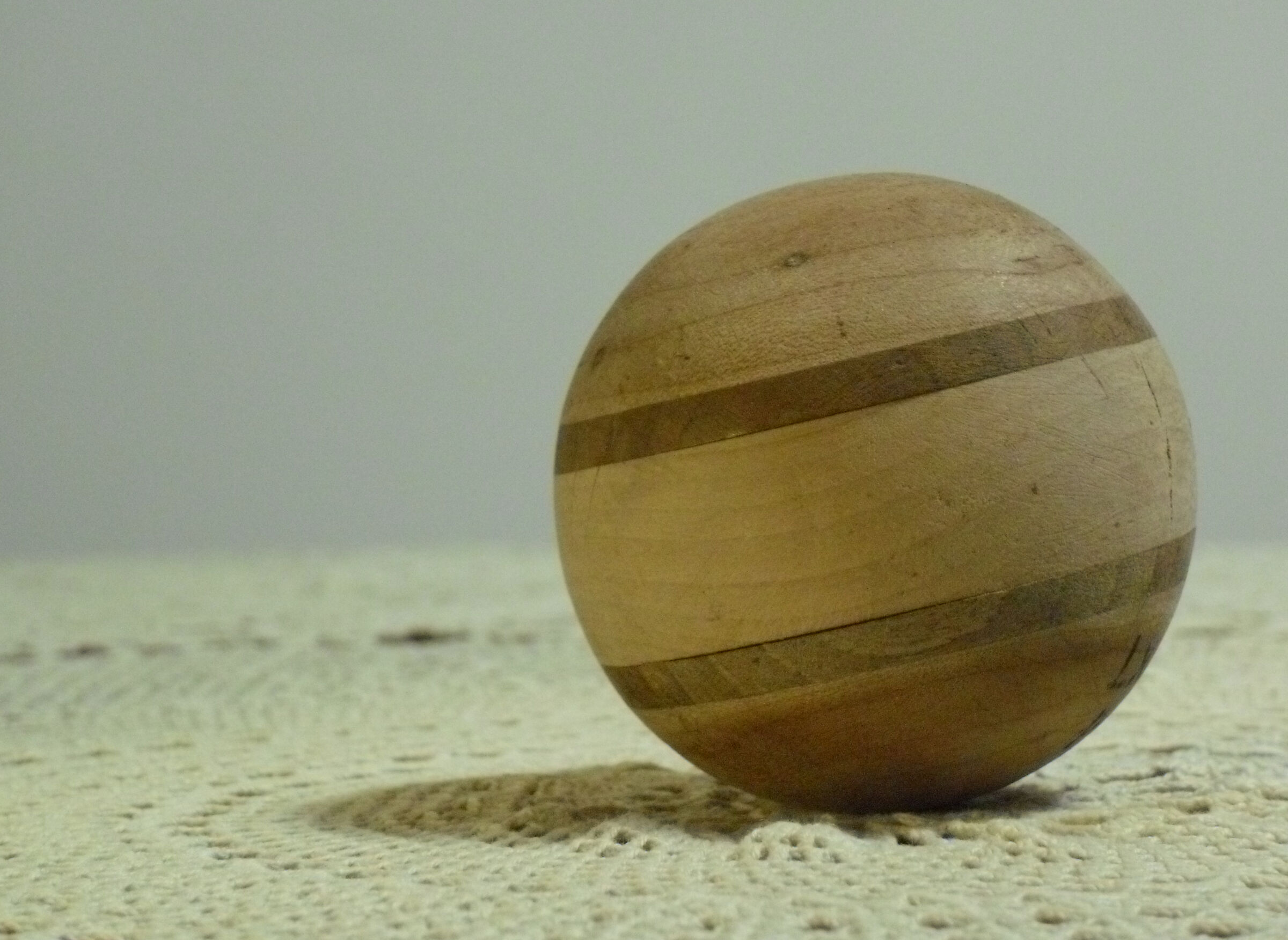 Sphere with golden reflections