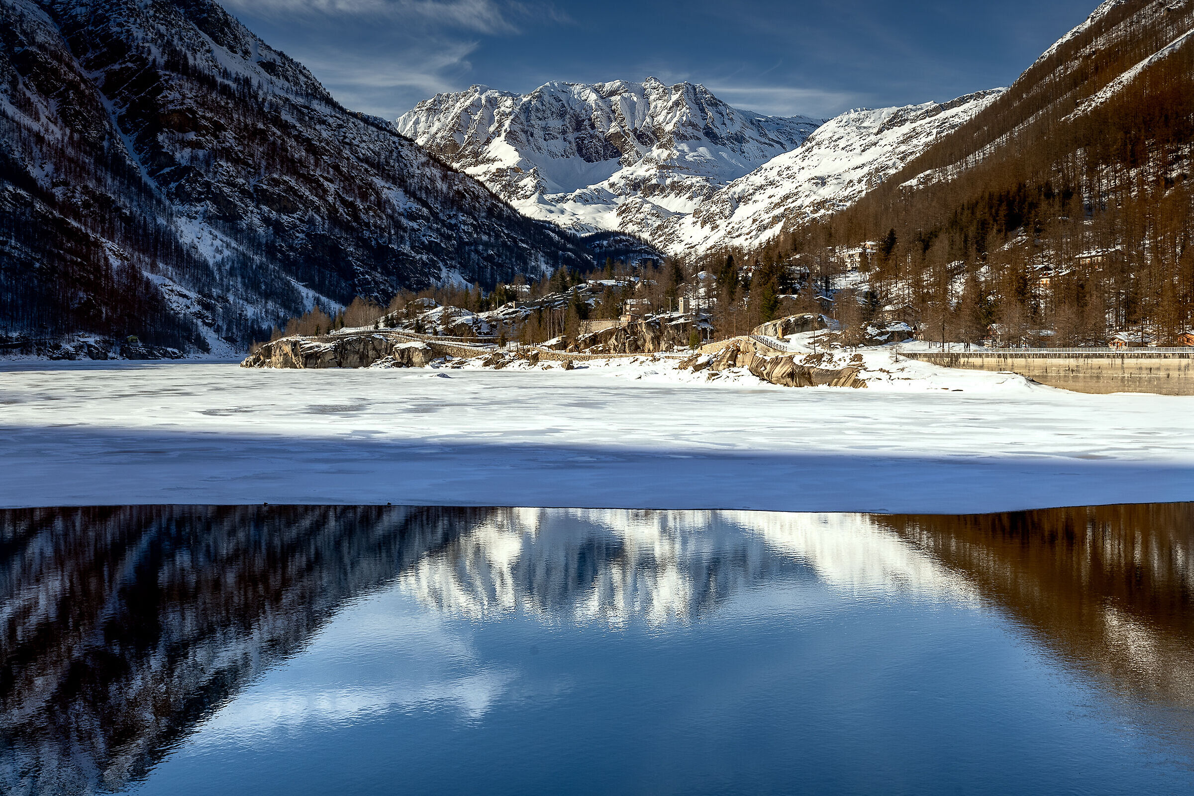 Mirror yourself in the ice!