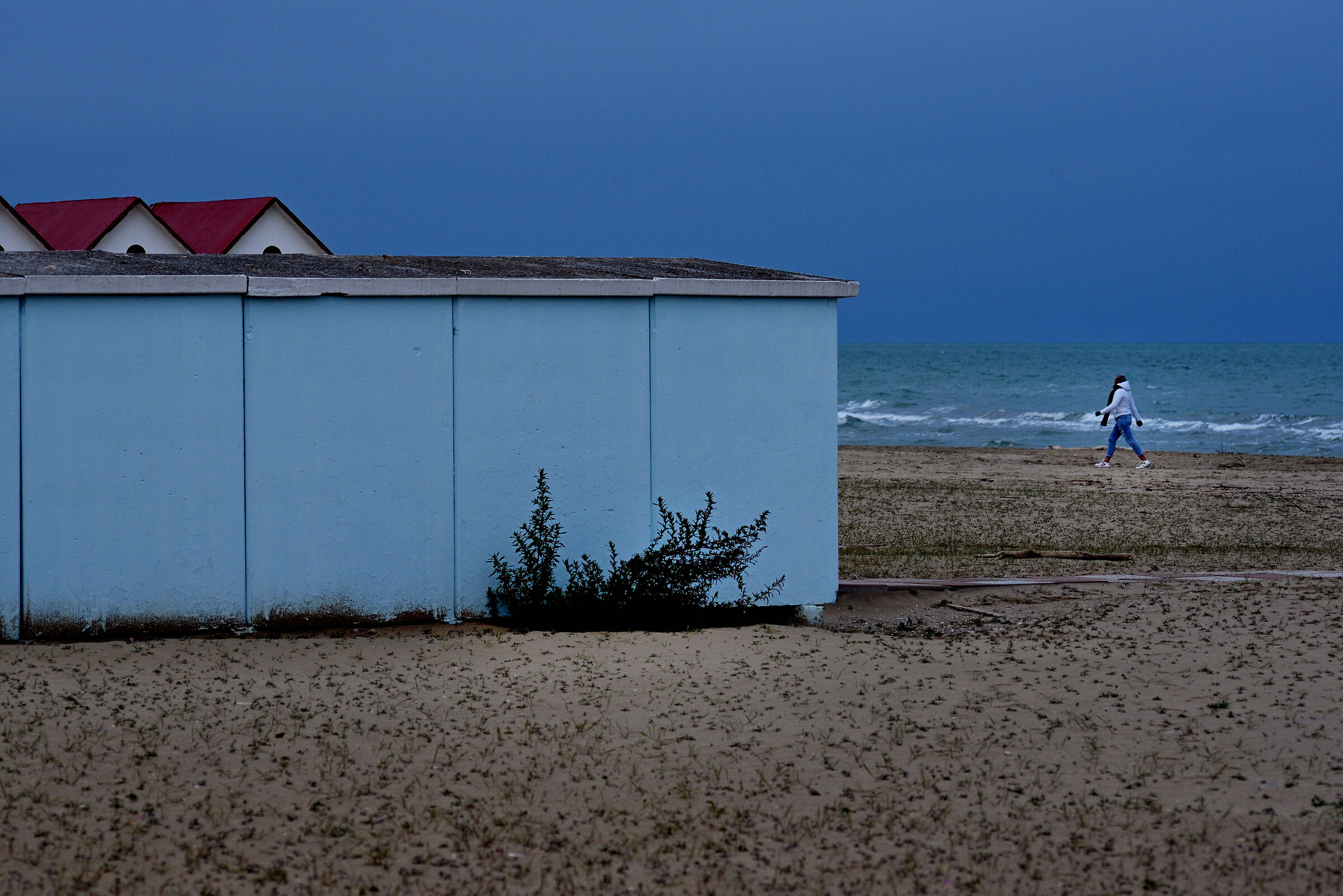 Sconosciuta con passo svelto