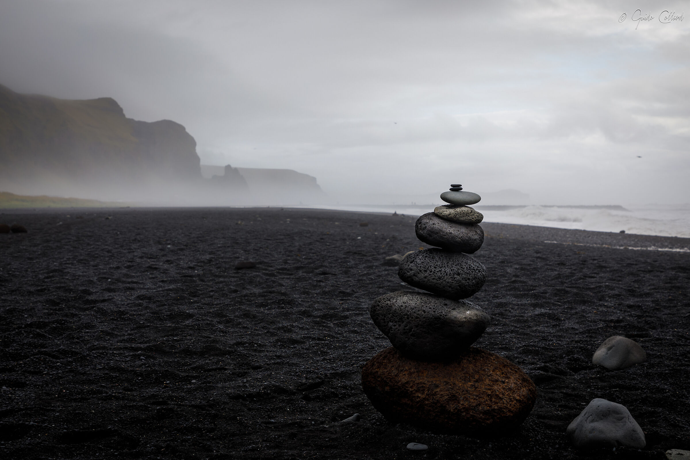 Spiaggia nera e maltempo