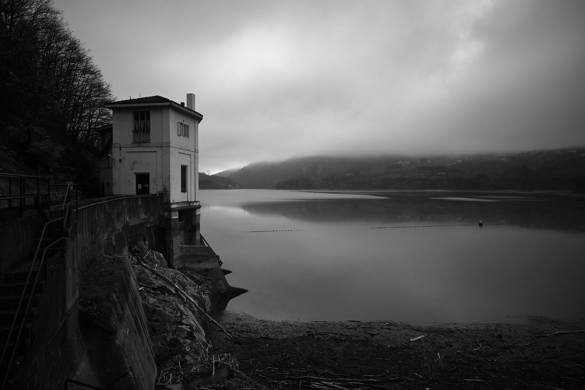 Lake Suviana guard building