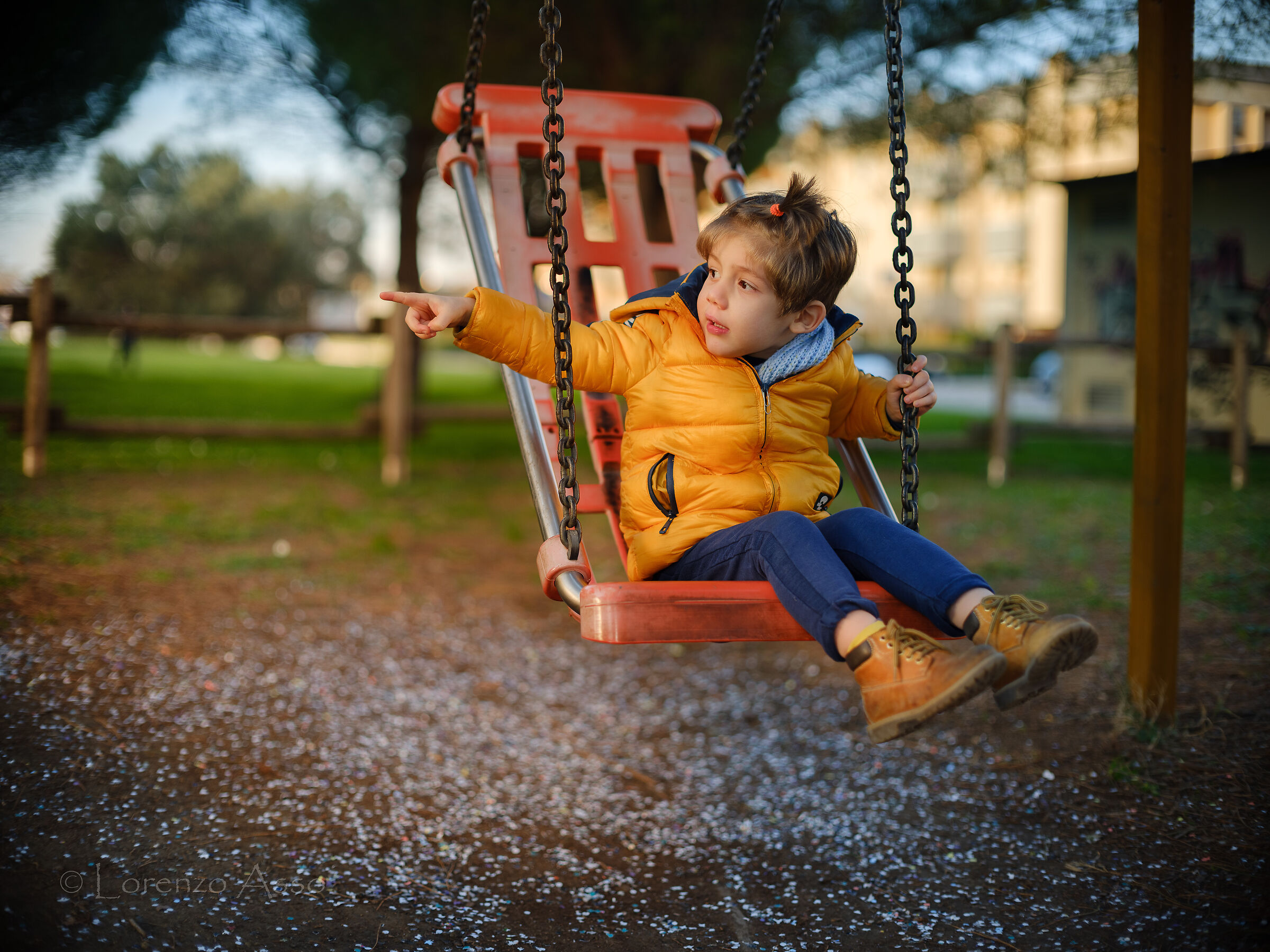 Ultima luce sull'altalena...