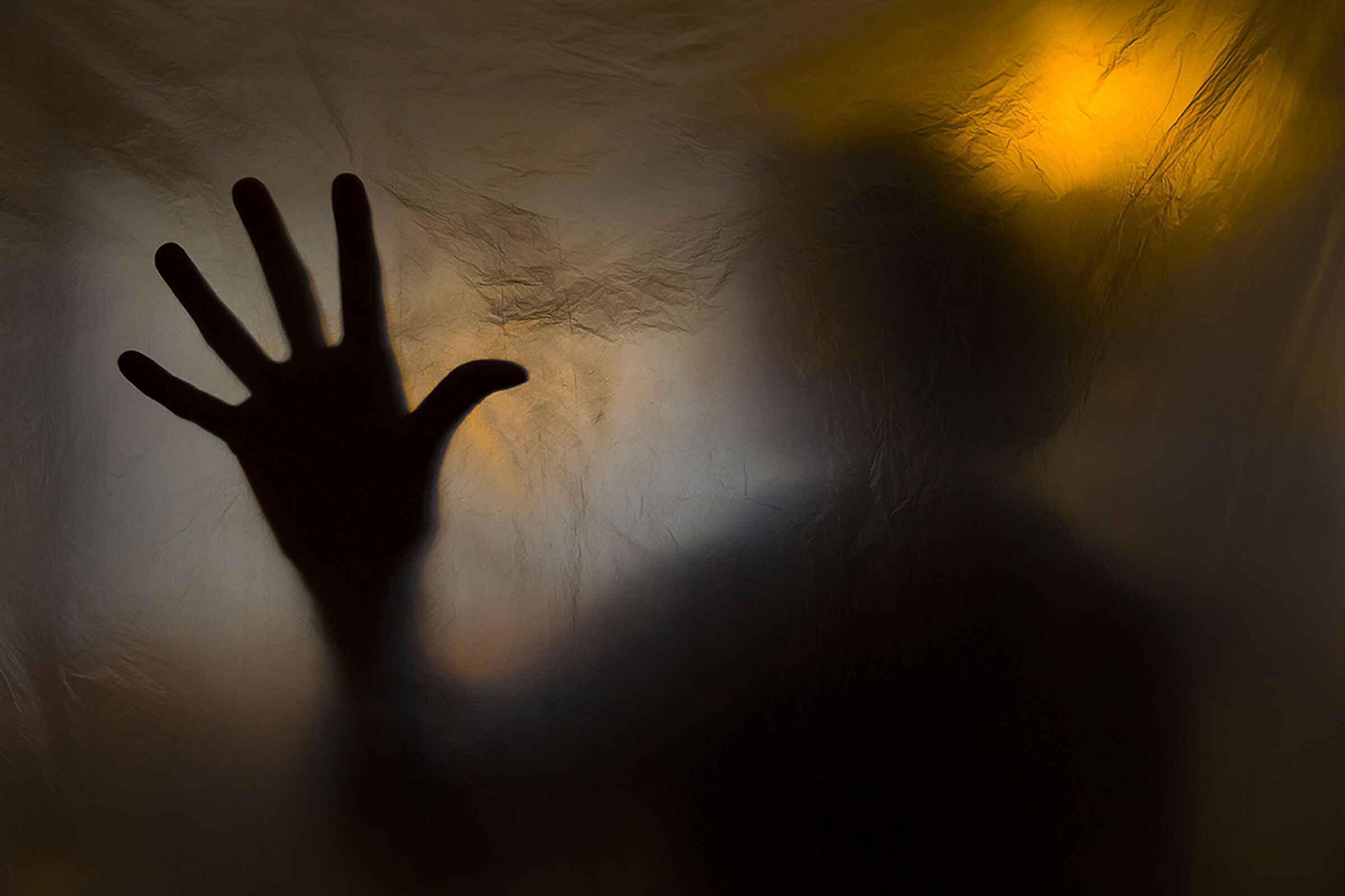 Così vicina, così lontana.