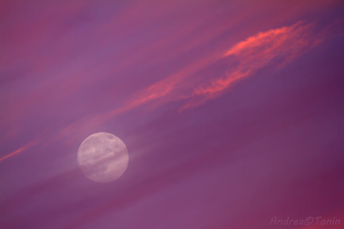 Luna al tramonto
