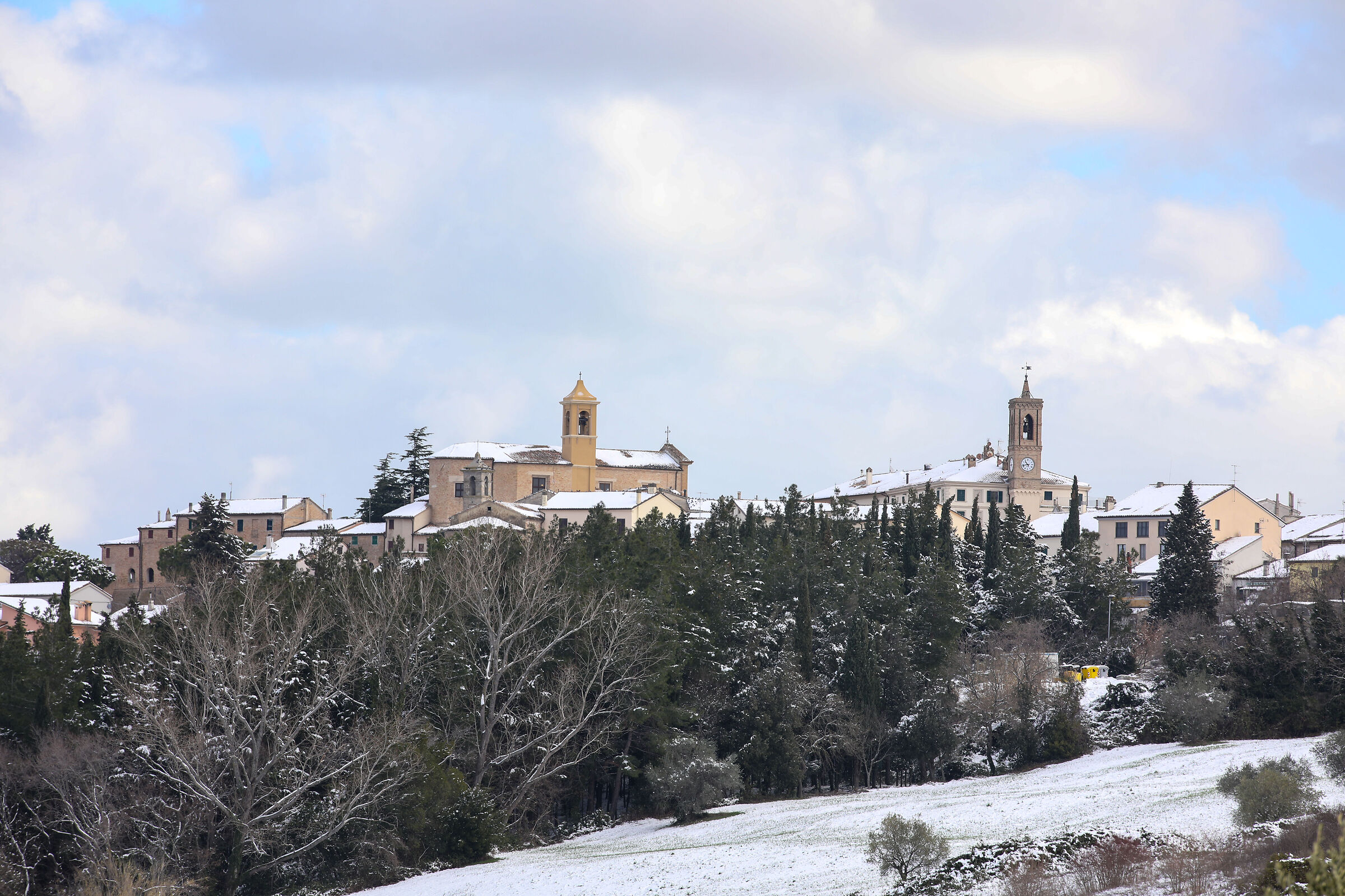 Whitewashed Morro d'Alba