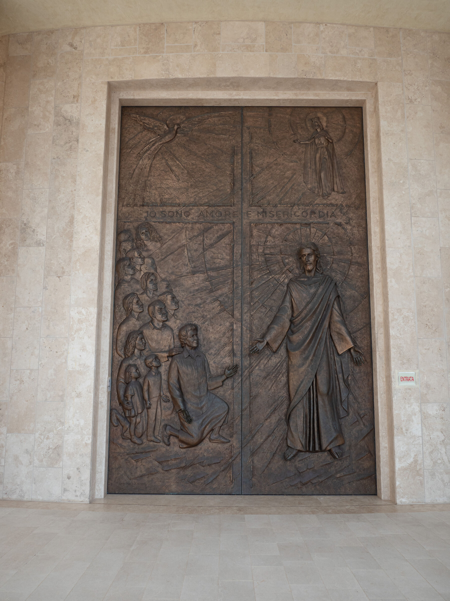 Natuzza evolo foundation