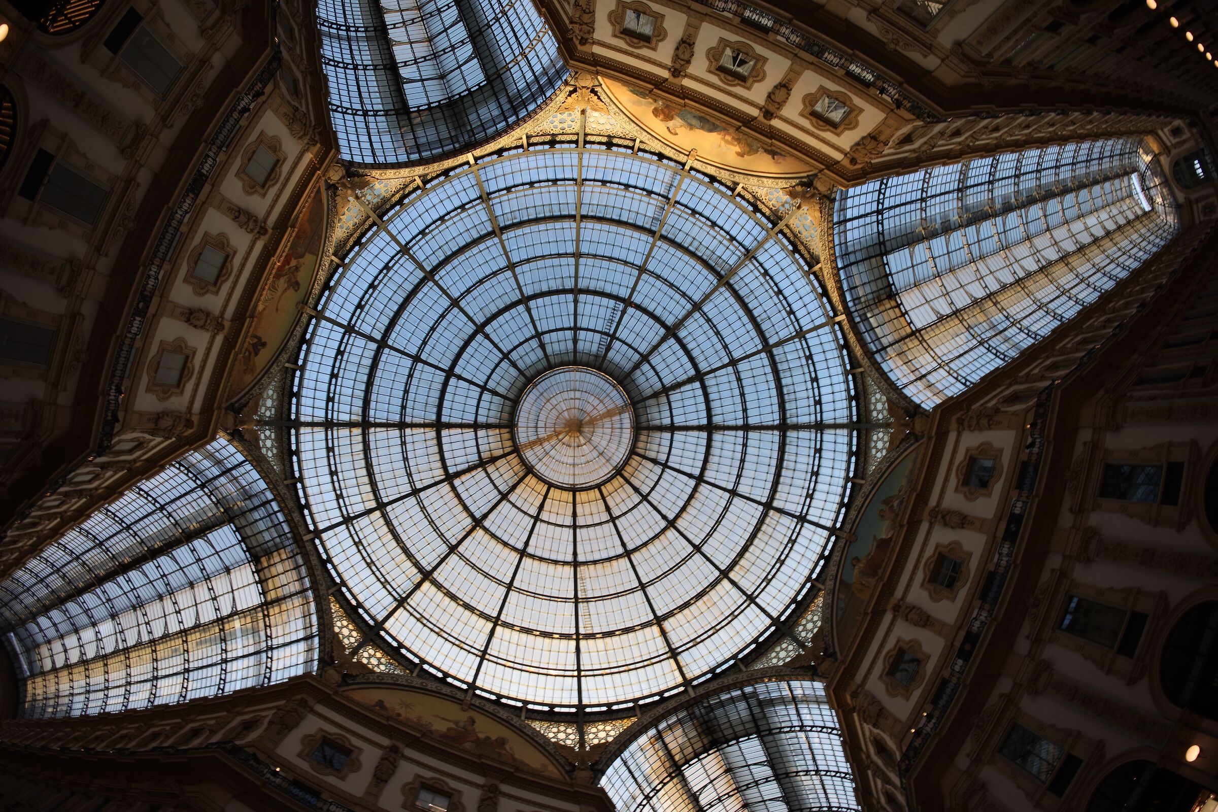 The eye of the Gallery (Galleria Vittorio Emanuele, MI)