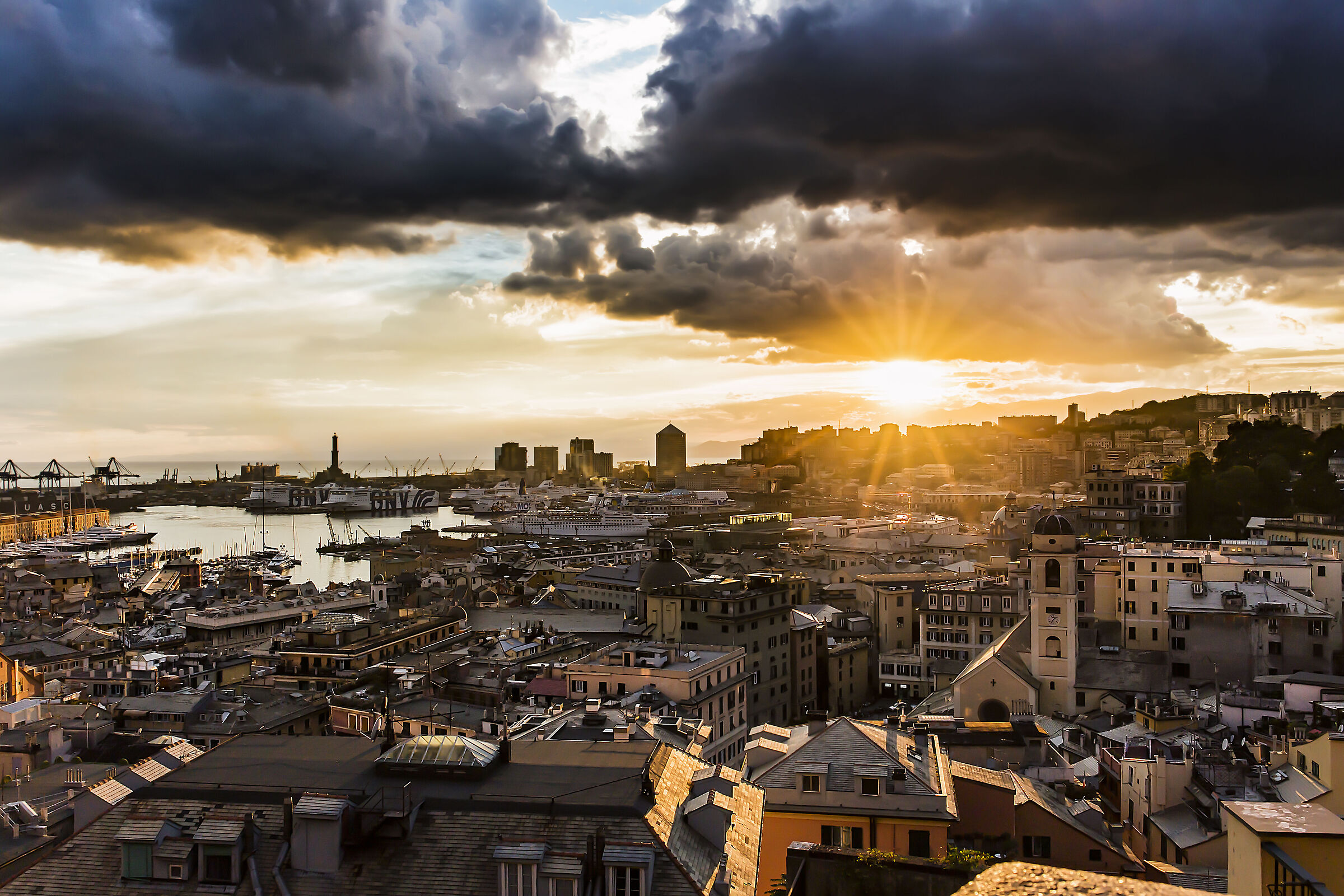 Classic Genoese sunset glimpse
