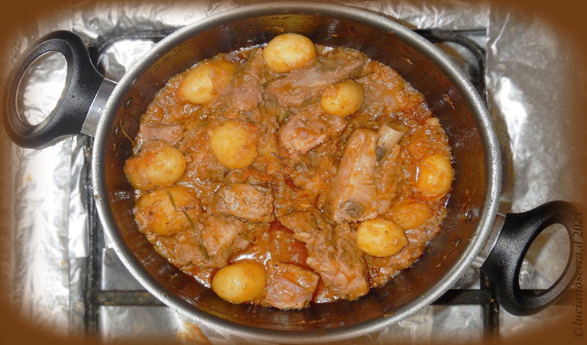 Costolette di maiale in umido con patate