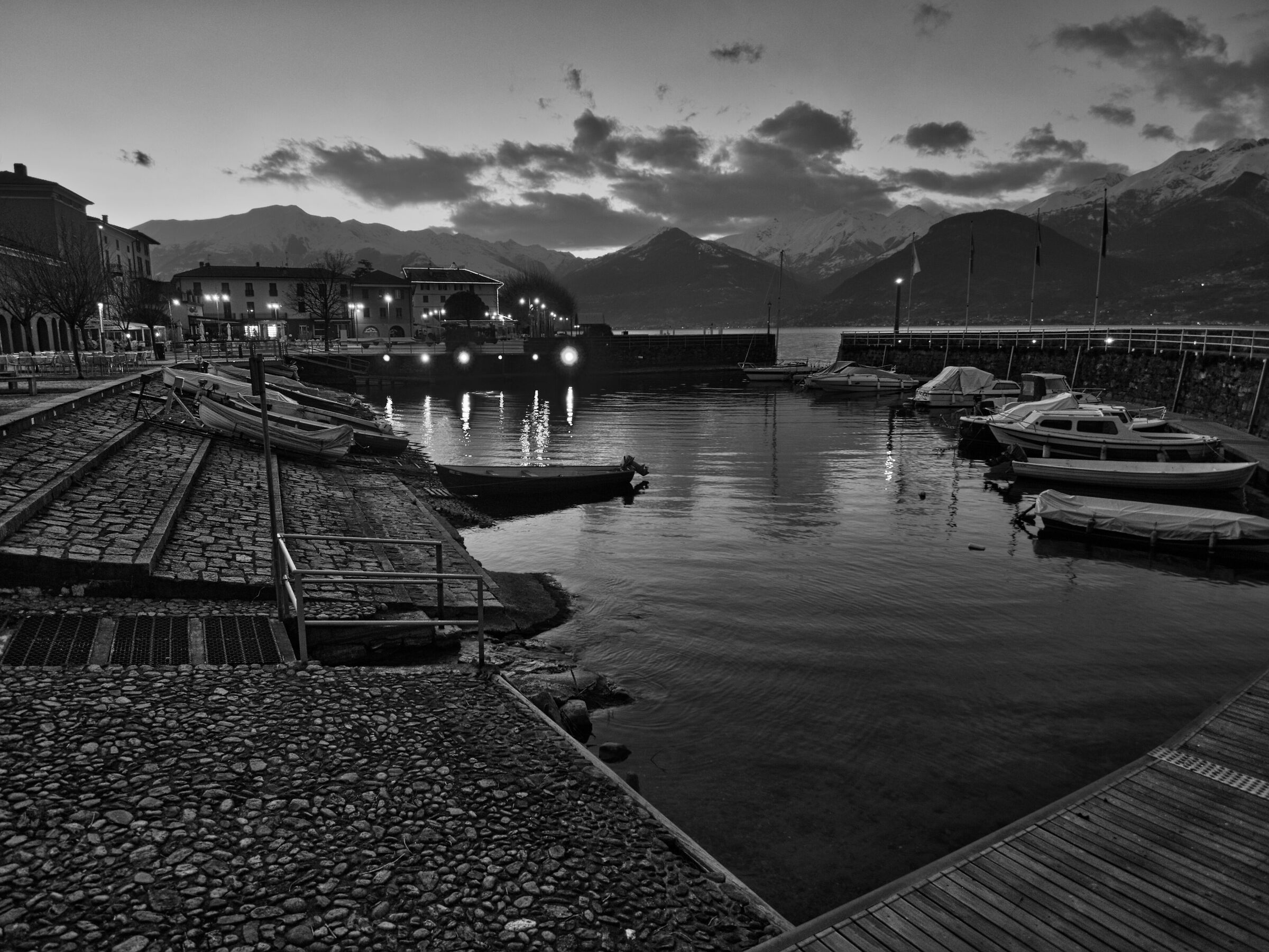 The Port of Colico - black and white