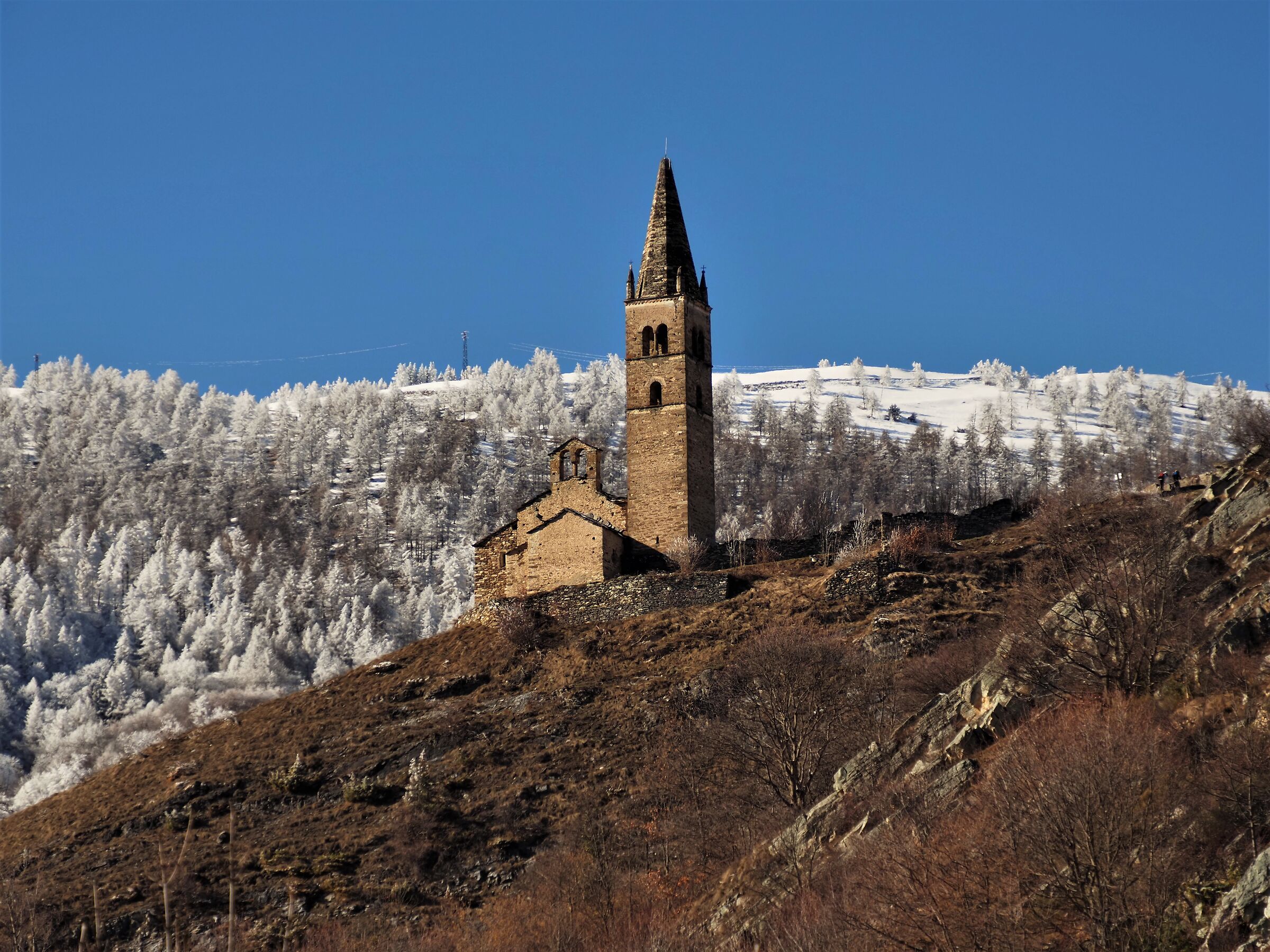 contrasti...chiesa di san Peyre - Stroppo - valle Maira