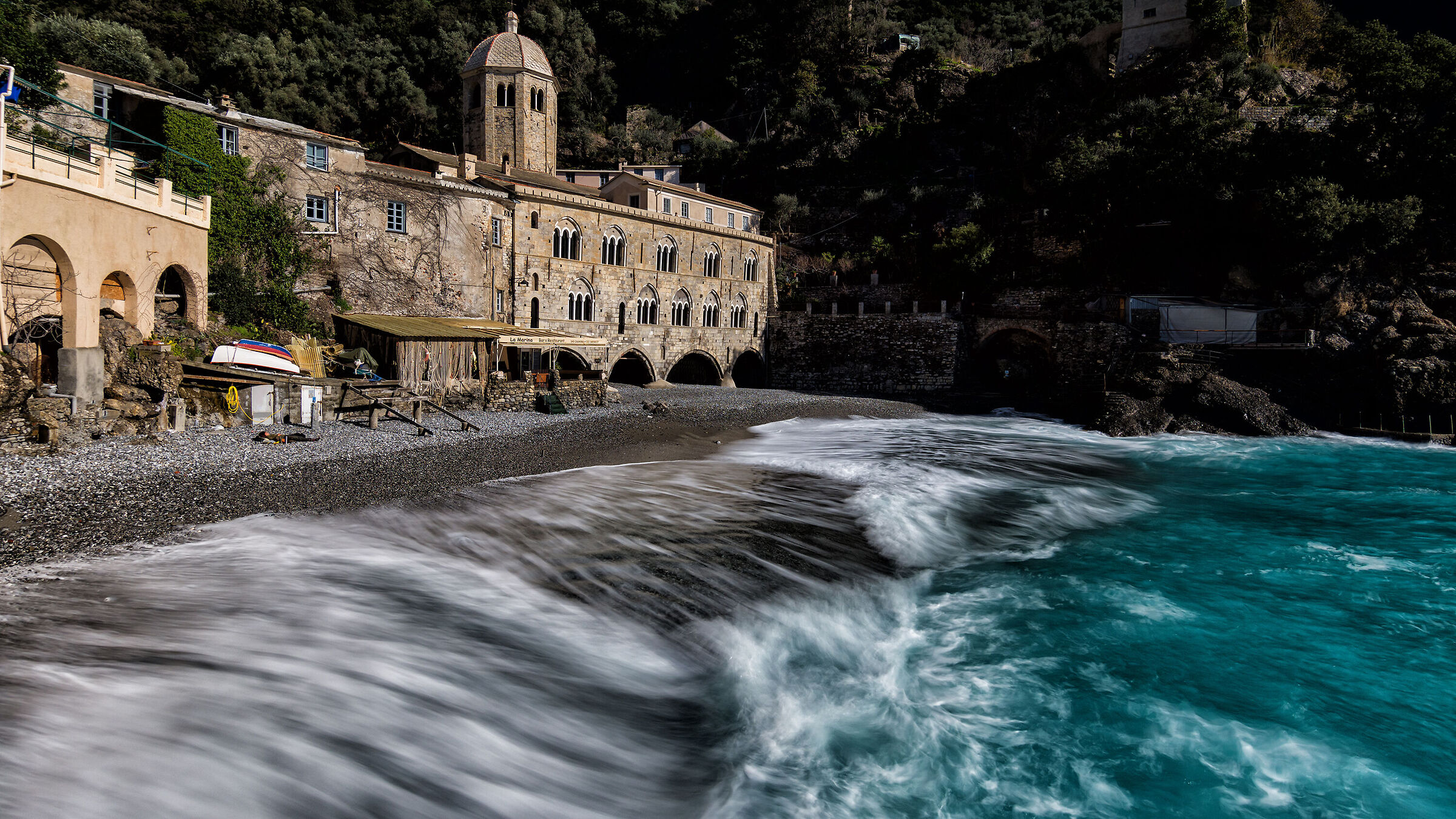 Mare agitato a San Fruttuoso