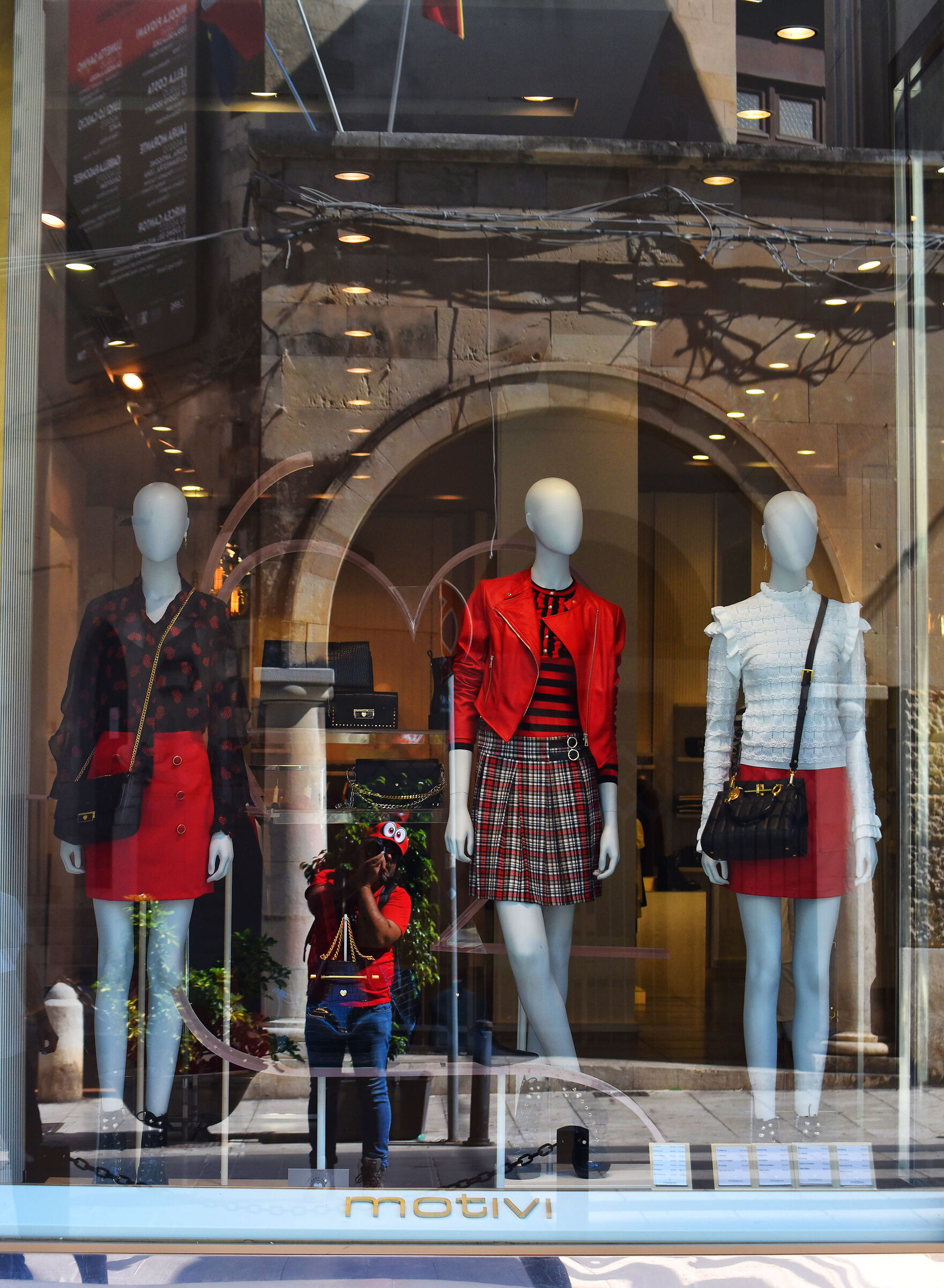 E tempo che ogni uno indossi il propio viso... 3 Motivi