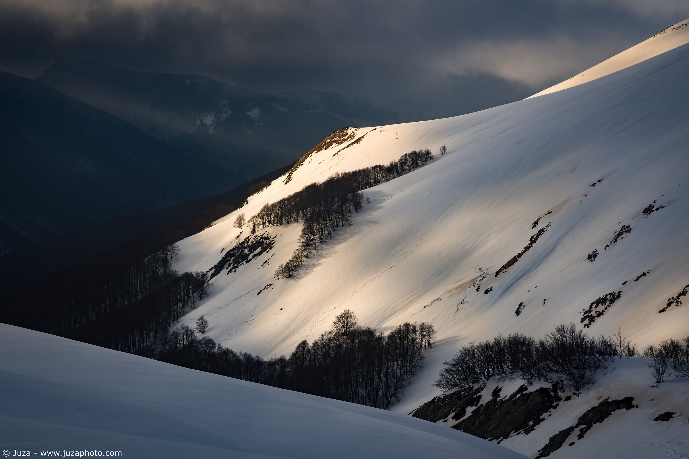 Brushstrokes of light, Apennines