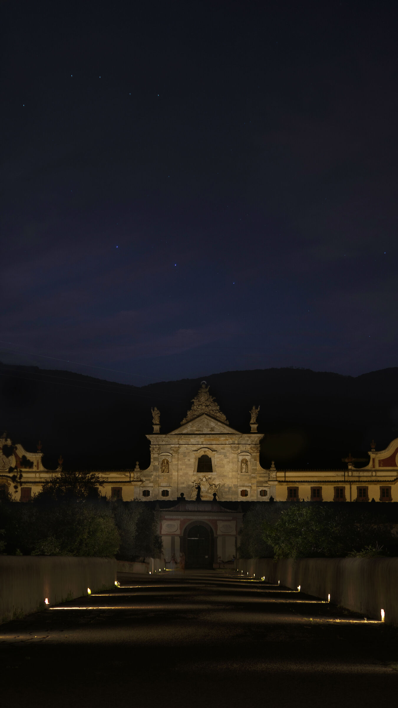 Certosa di calci notturna