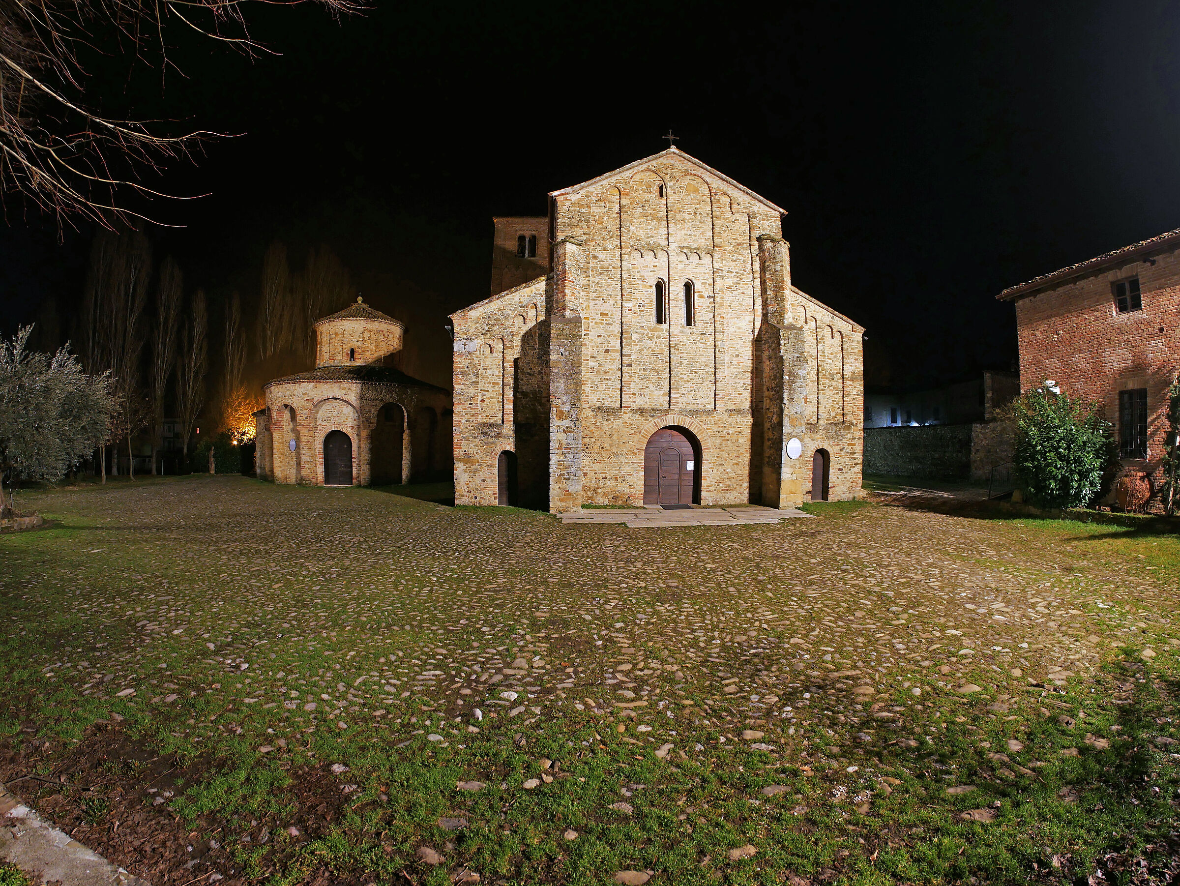 Church of San Giovanni+Battistero-Vigolo Marchese (Pc)