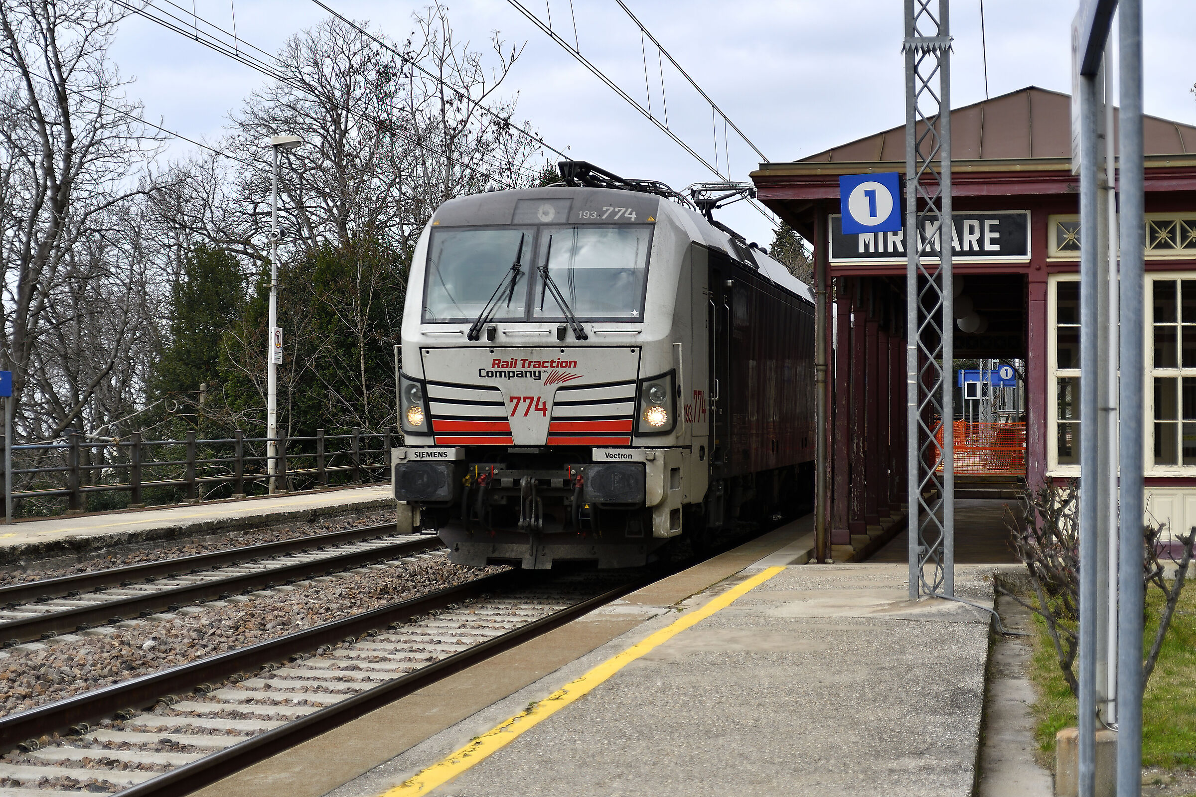 Passa ma non si ferma