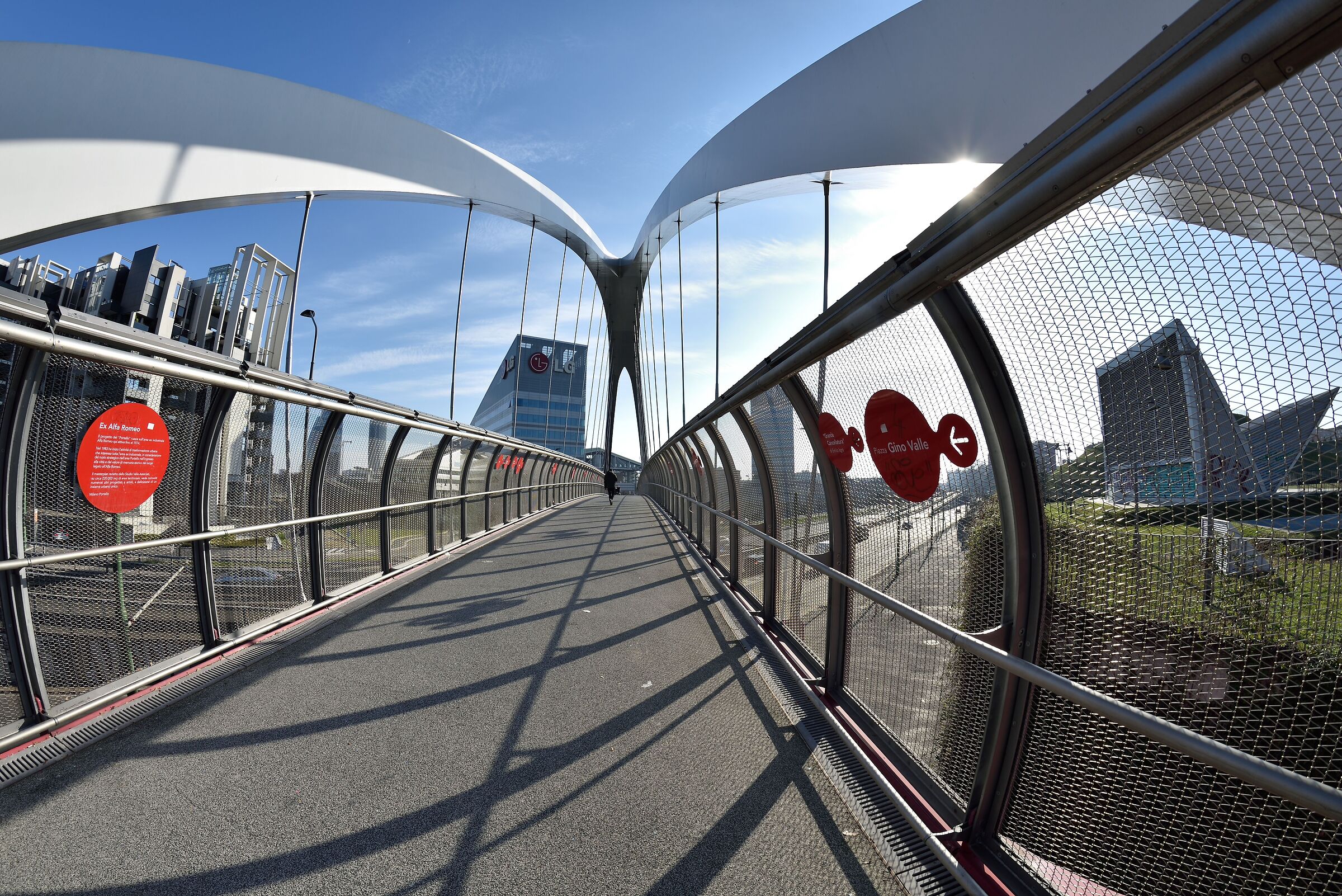Pedestrian bridge to the Portello (Milan)