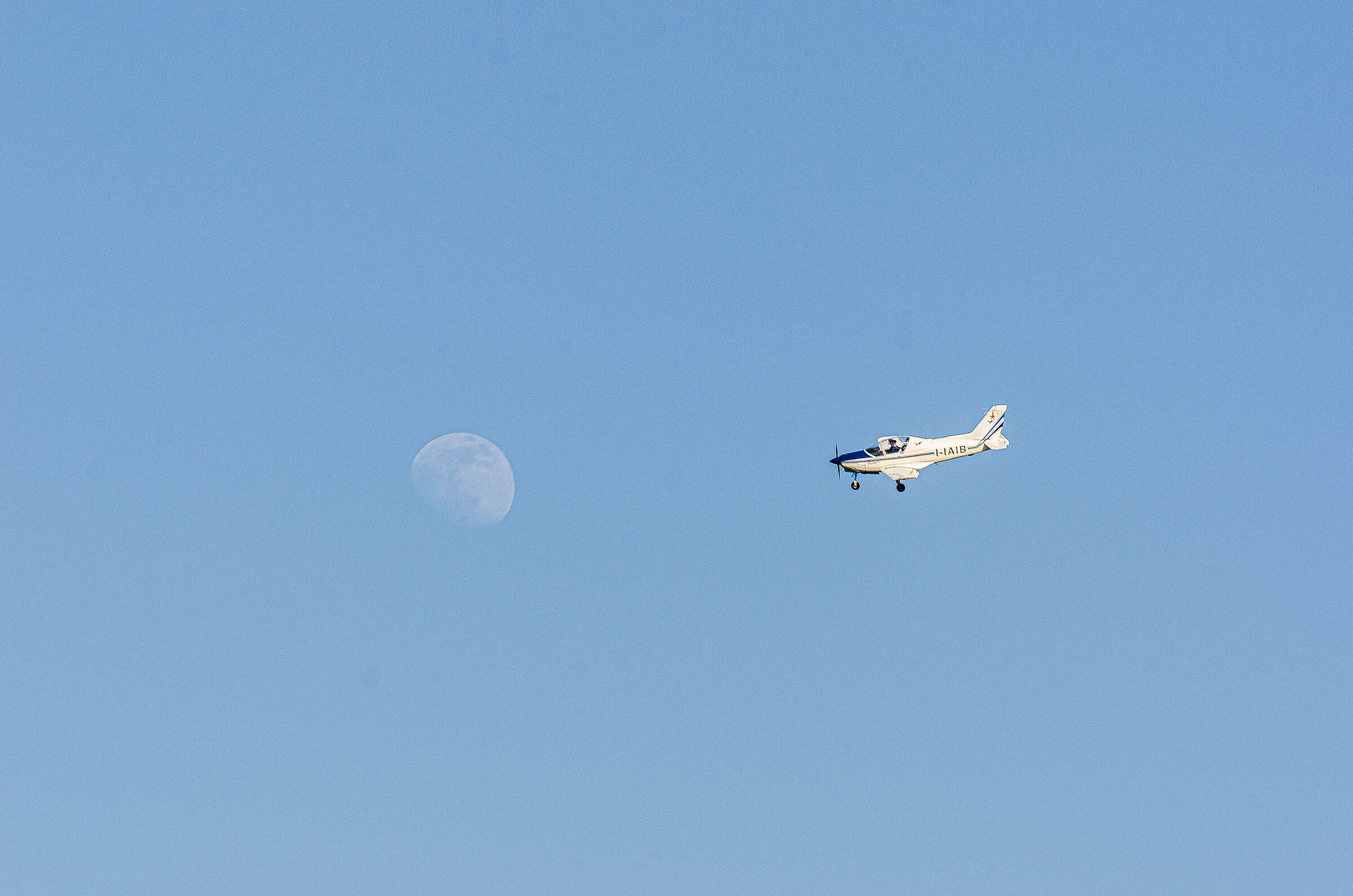 f22c Pinguino, in fase di atterraggio