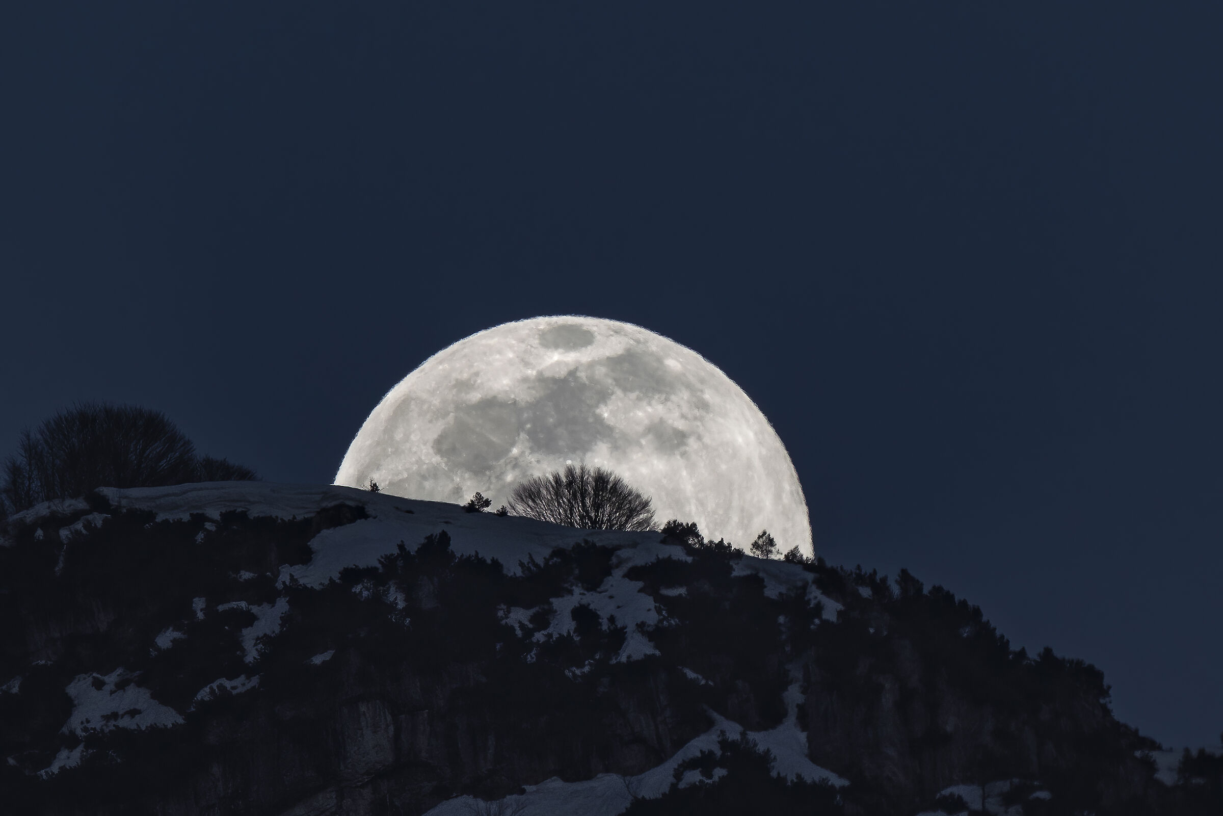 Ancora la luna da dietro il monte