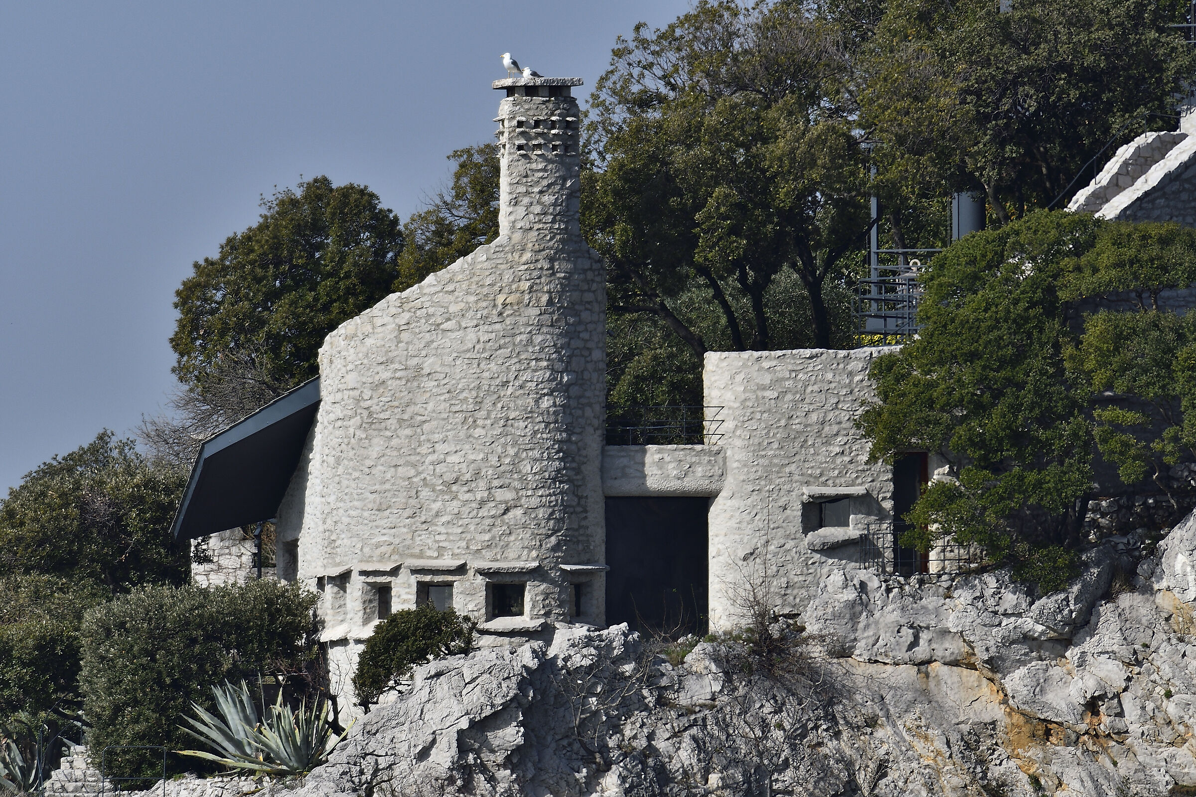 Sembra una fortezza....