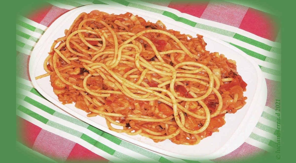 Friday bucatini... to the taste of the sea