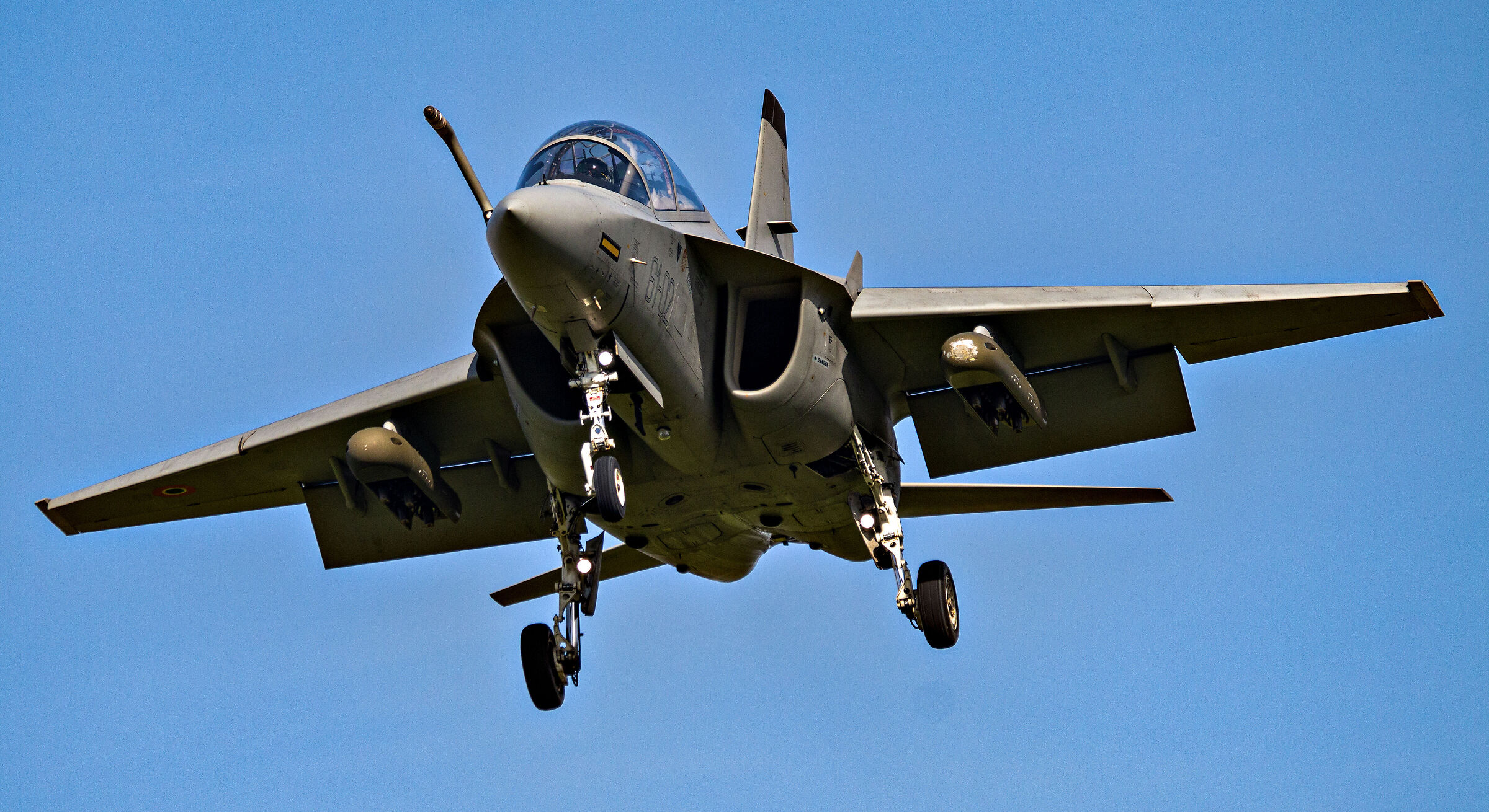 Leonardo m346 landing