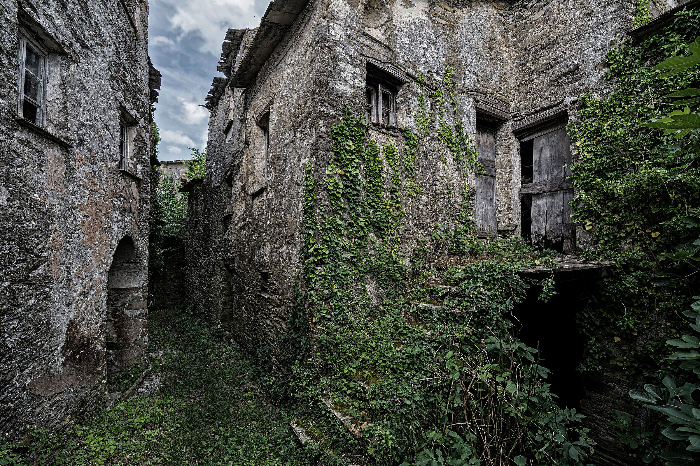 On the paths of abandonment