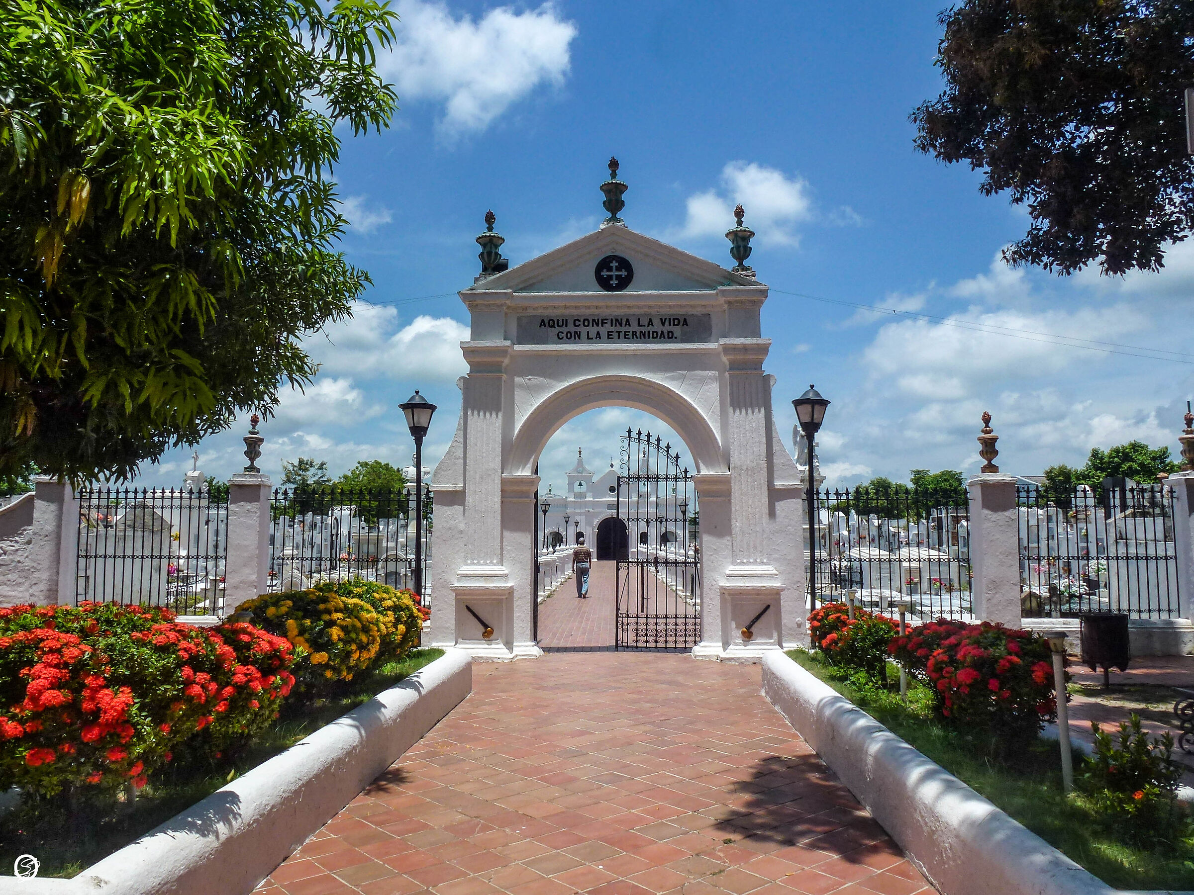 La porta dell'eternità- Cimitero di Mompox, Colom...
