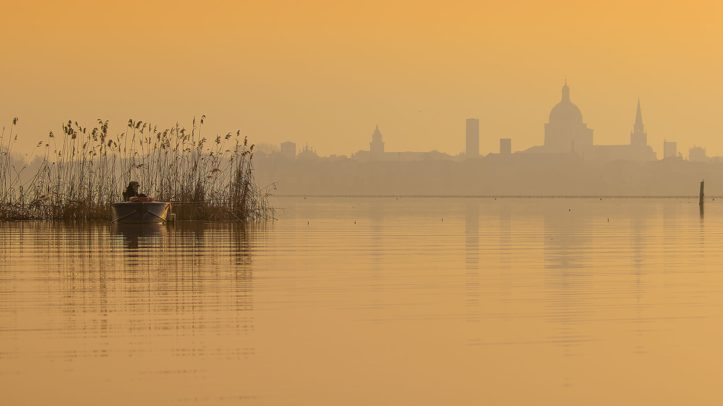 I pescatori - Profilo di Mantova dal Lago Superiore