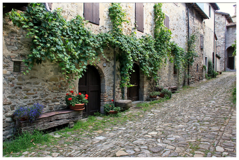 Torrechiara PR - Passeggiando nel borgo