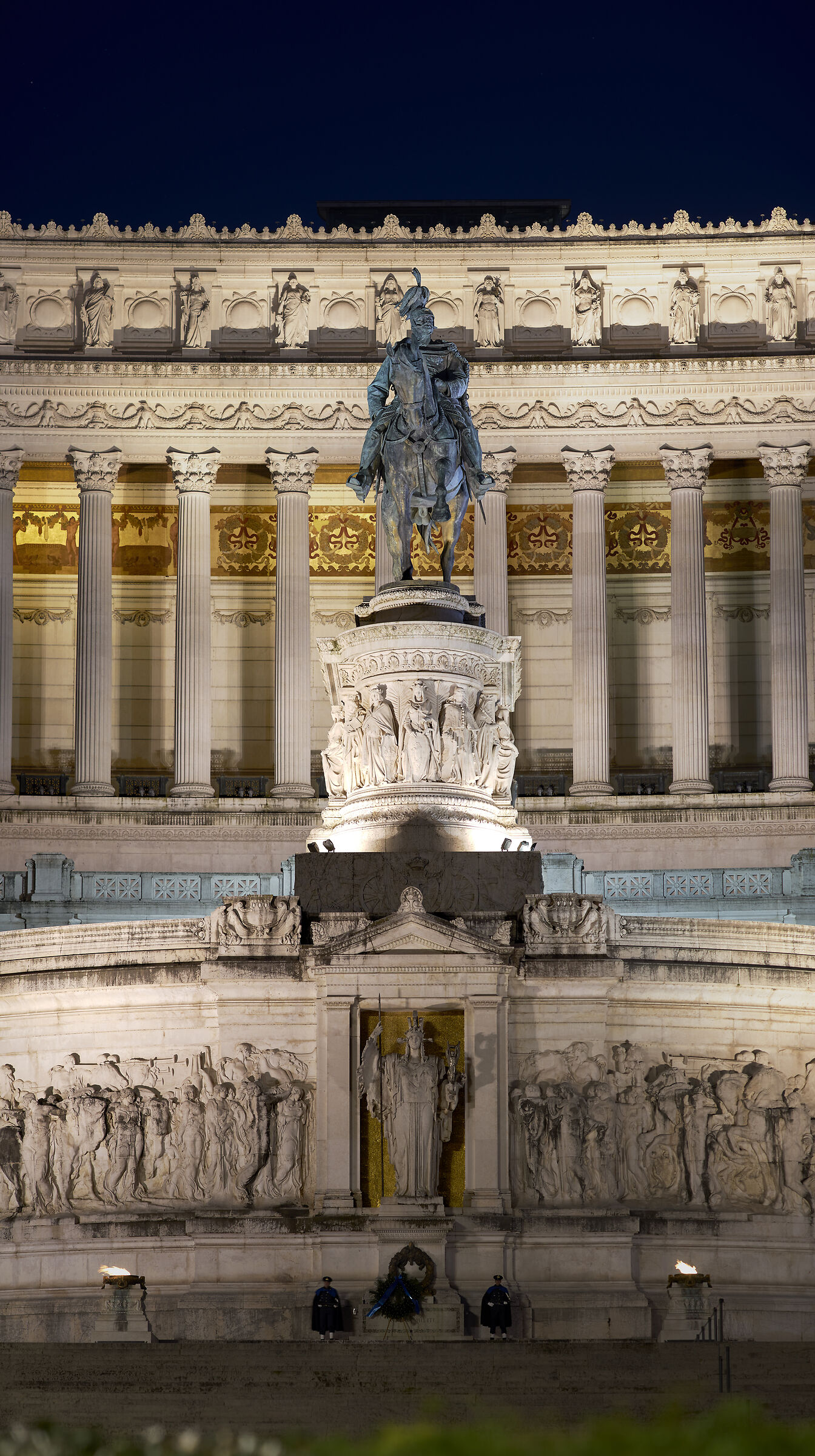 Details in Piazza Venezia