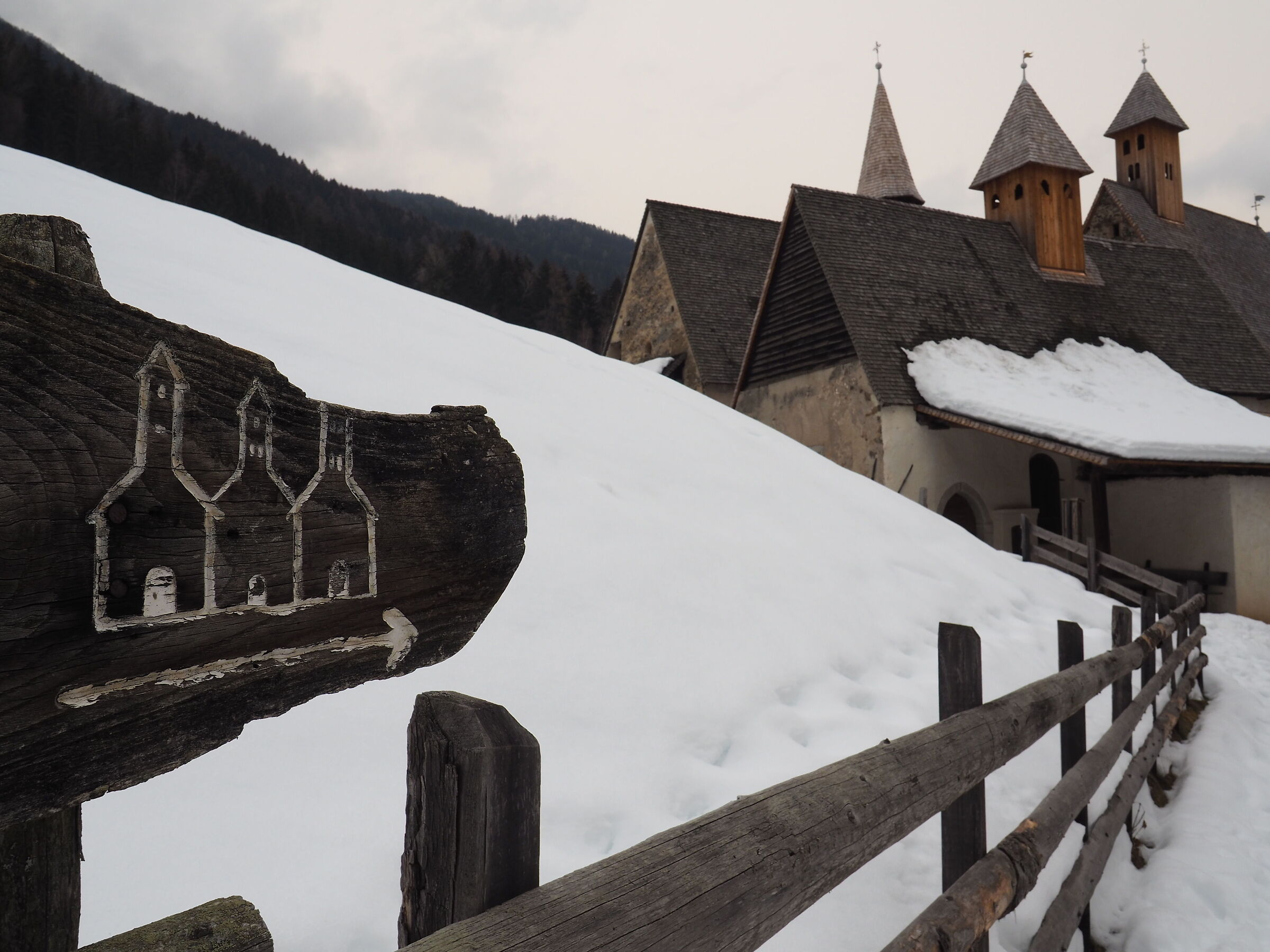 3 bell towers? Always straight, you can't be wrong...