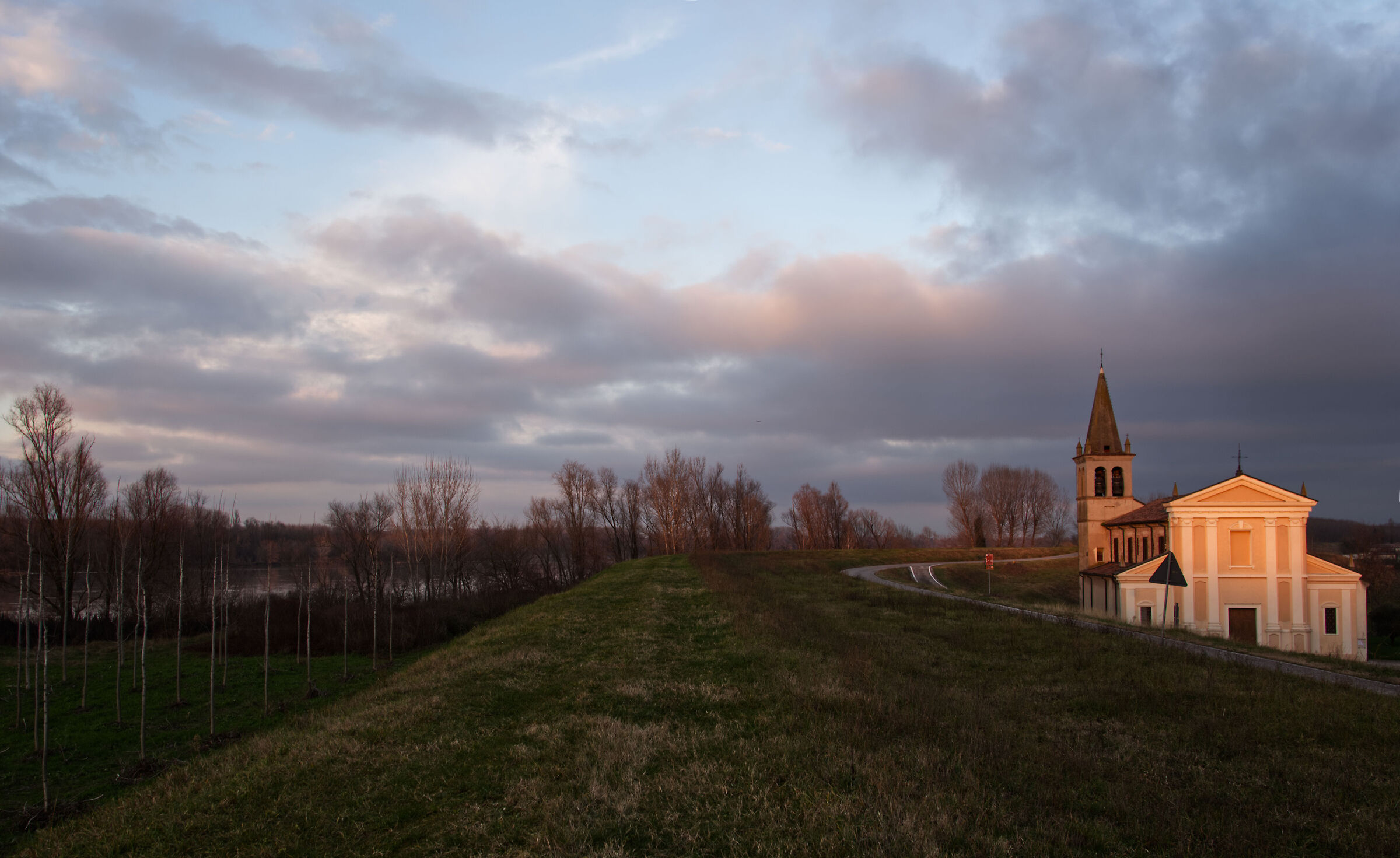 Brushstrokes of light on the po embankment
