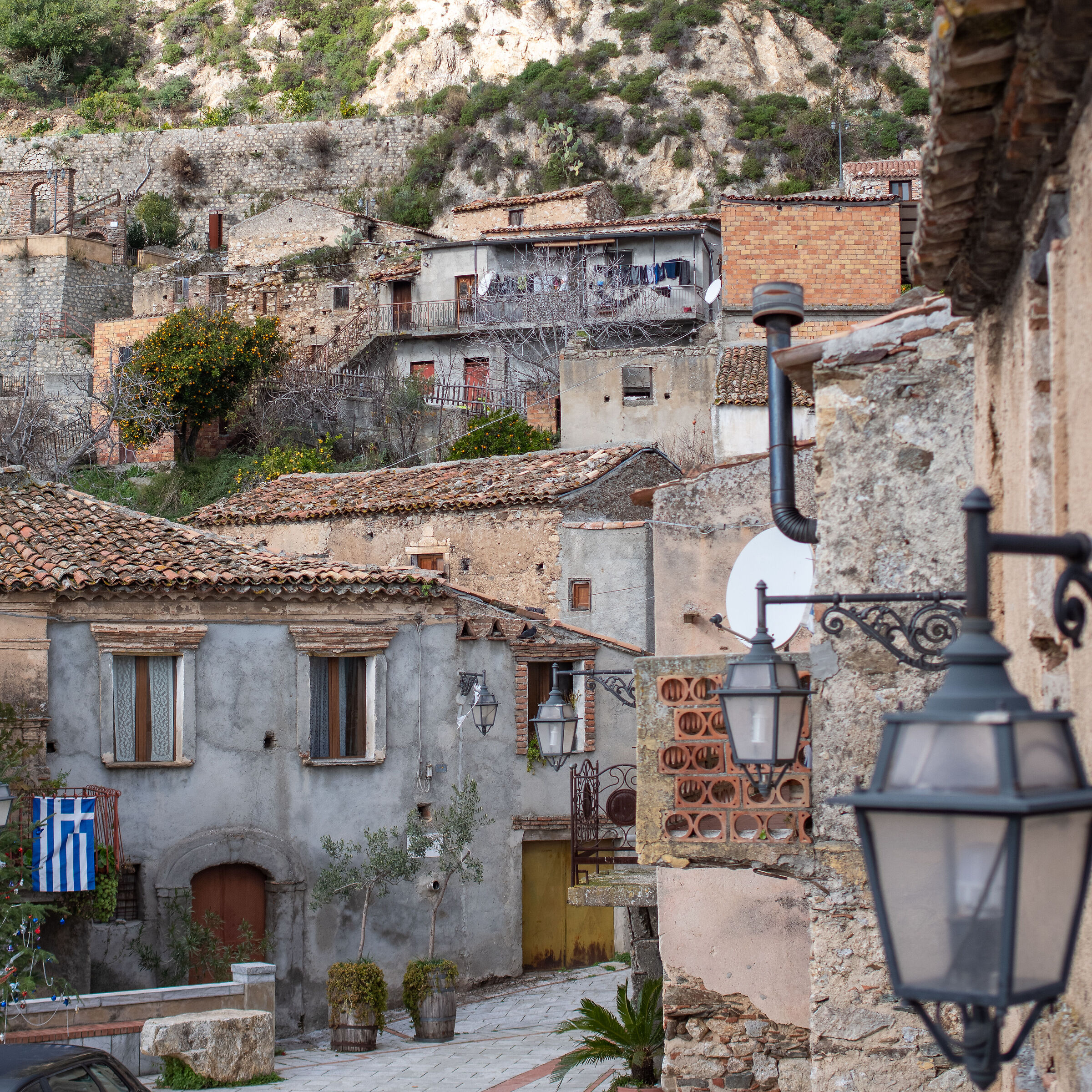 All'interno del borgo di Gallicianò