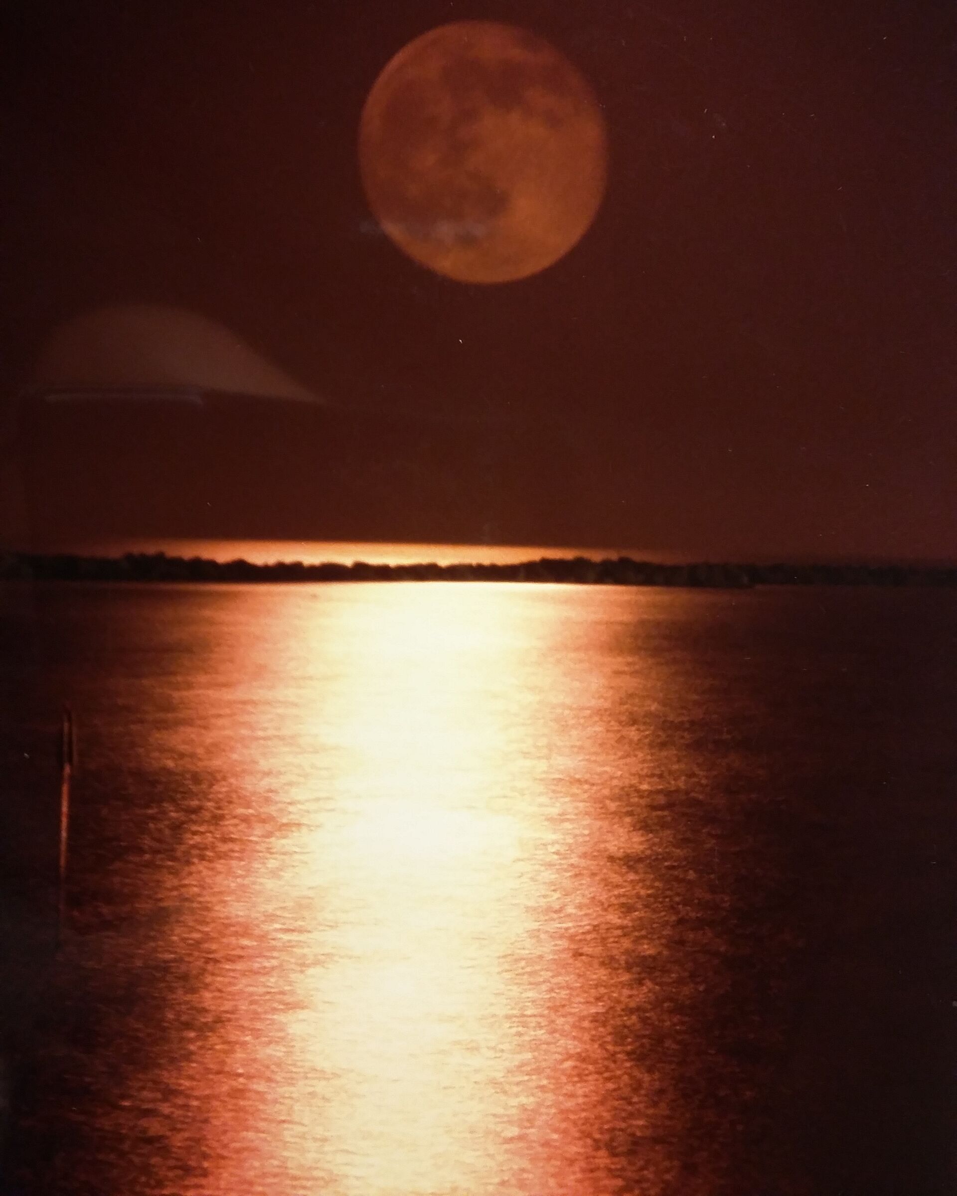 La luna sul mare