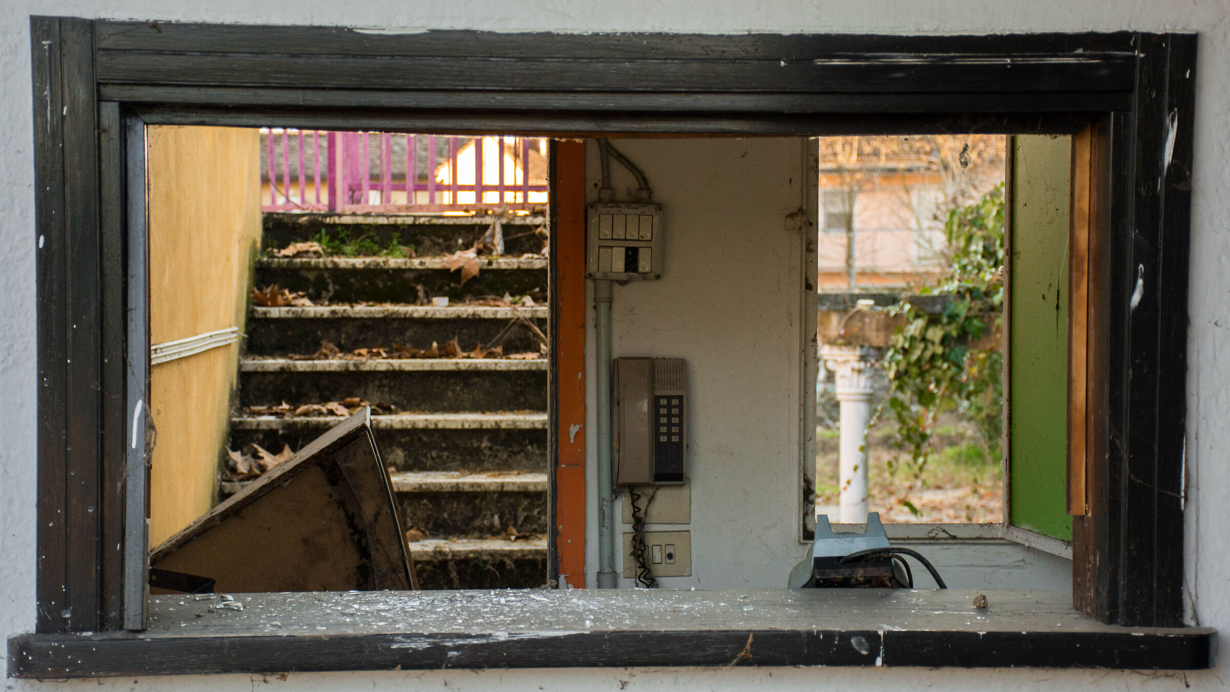 looking for receptionists!