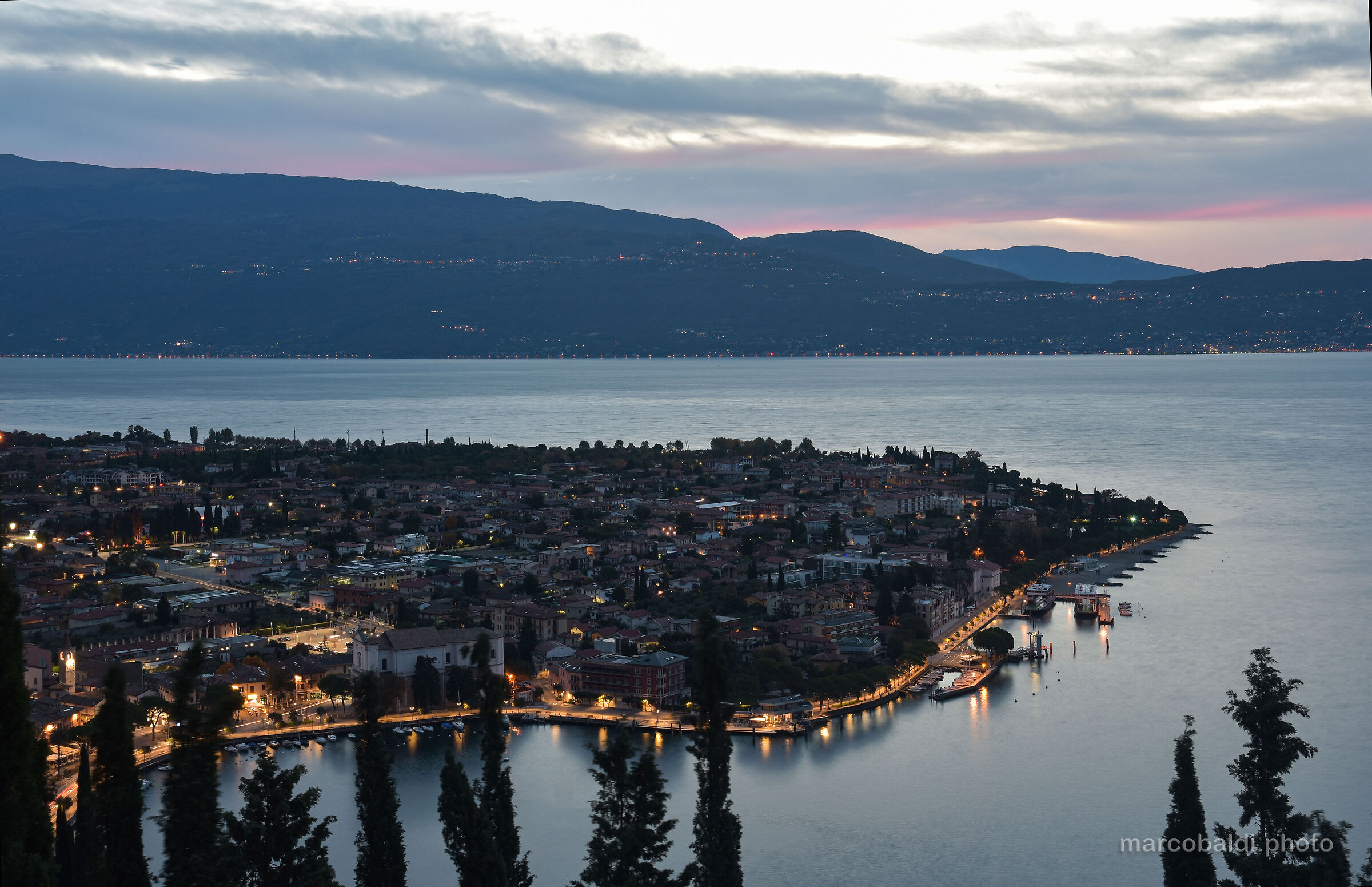 Toscolano Maderno alba - Wikipedia