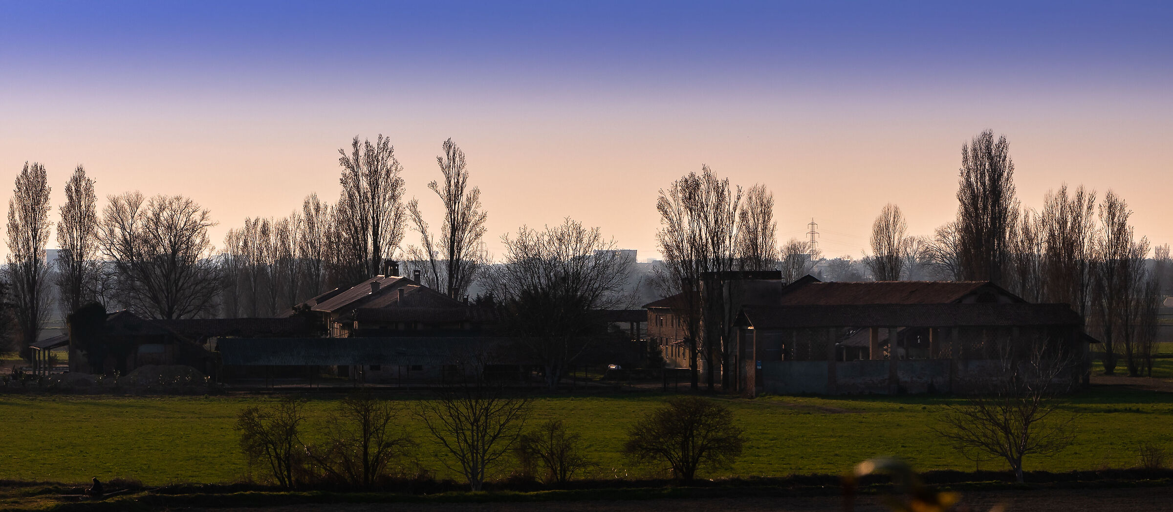 Fattoria di sera vista dal balcone