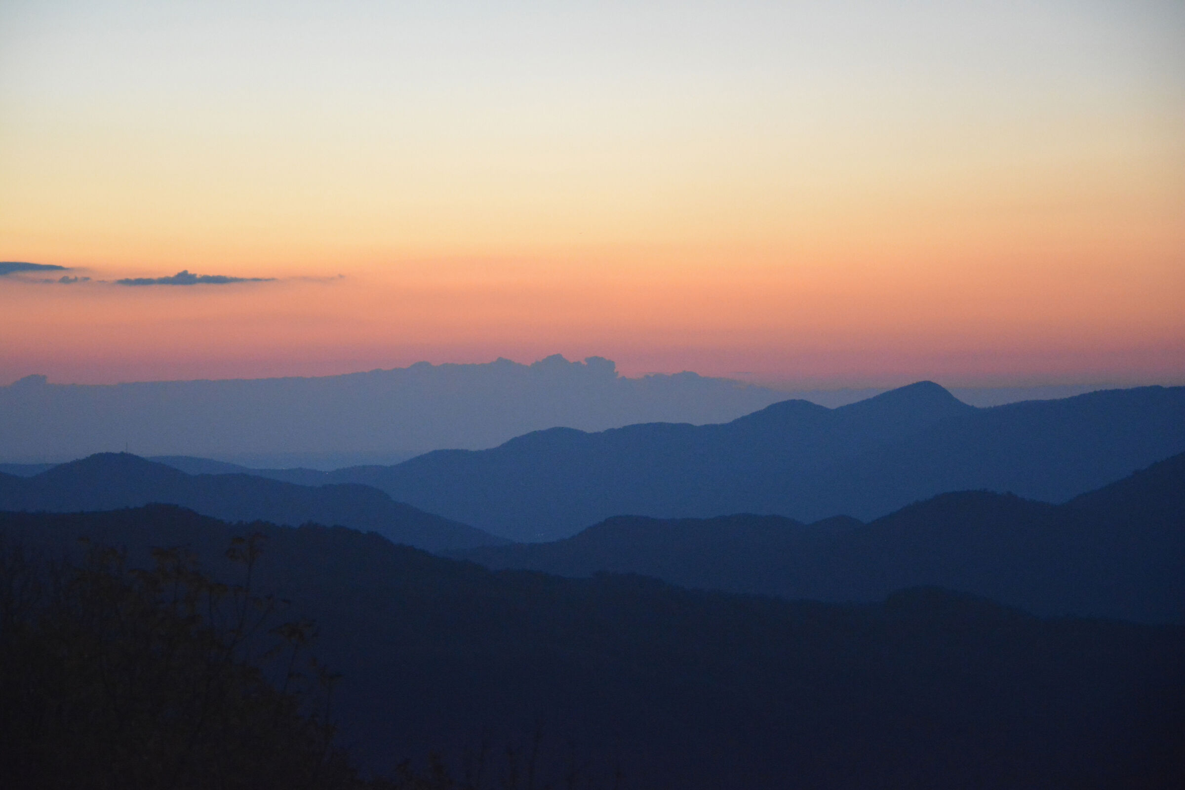 tramonto sui monti abruzzesi