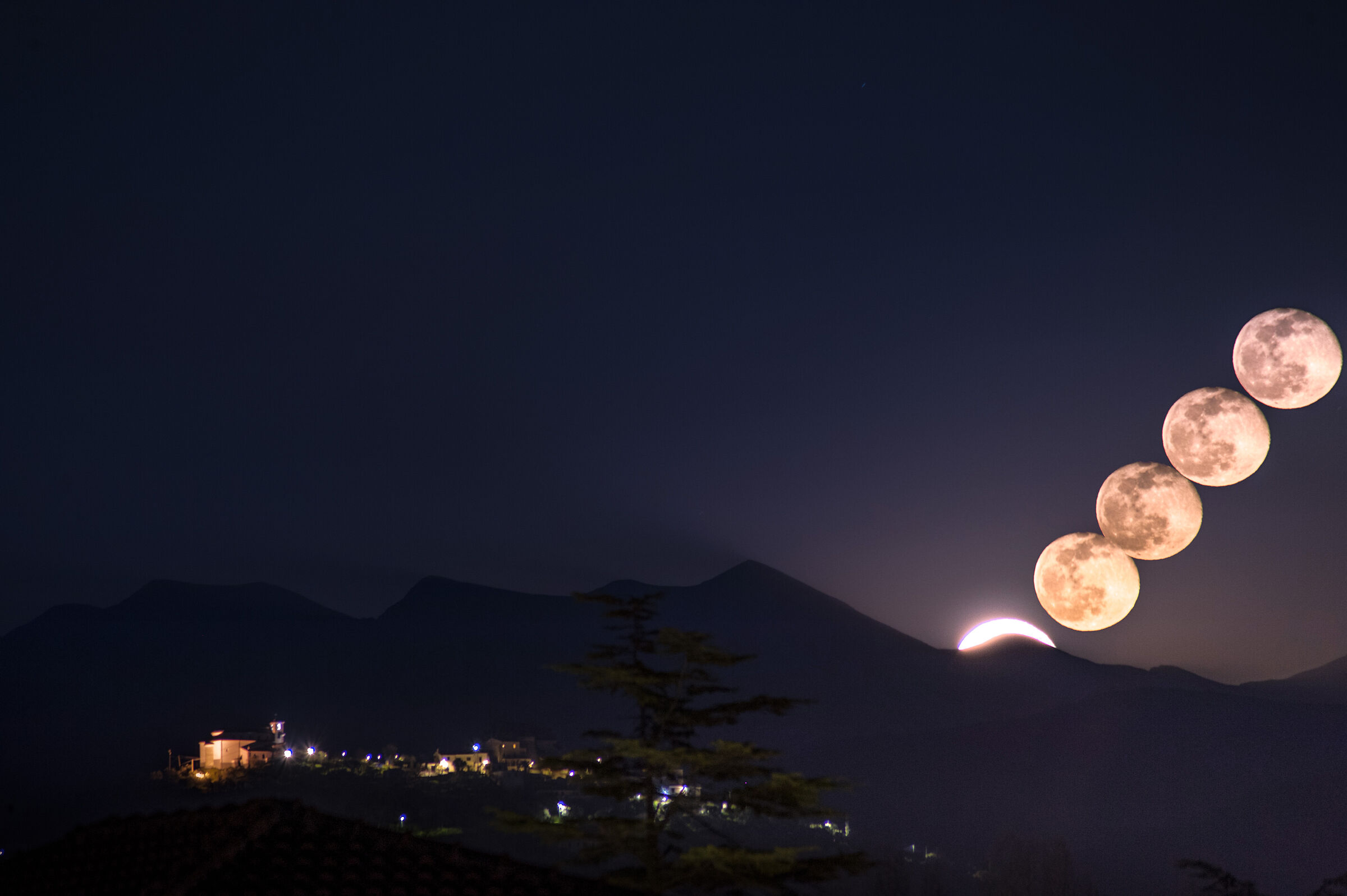 Il sorgere della luna