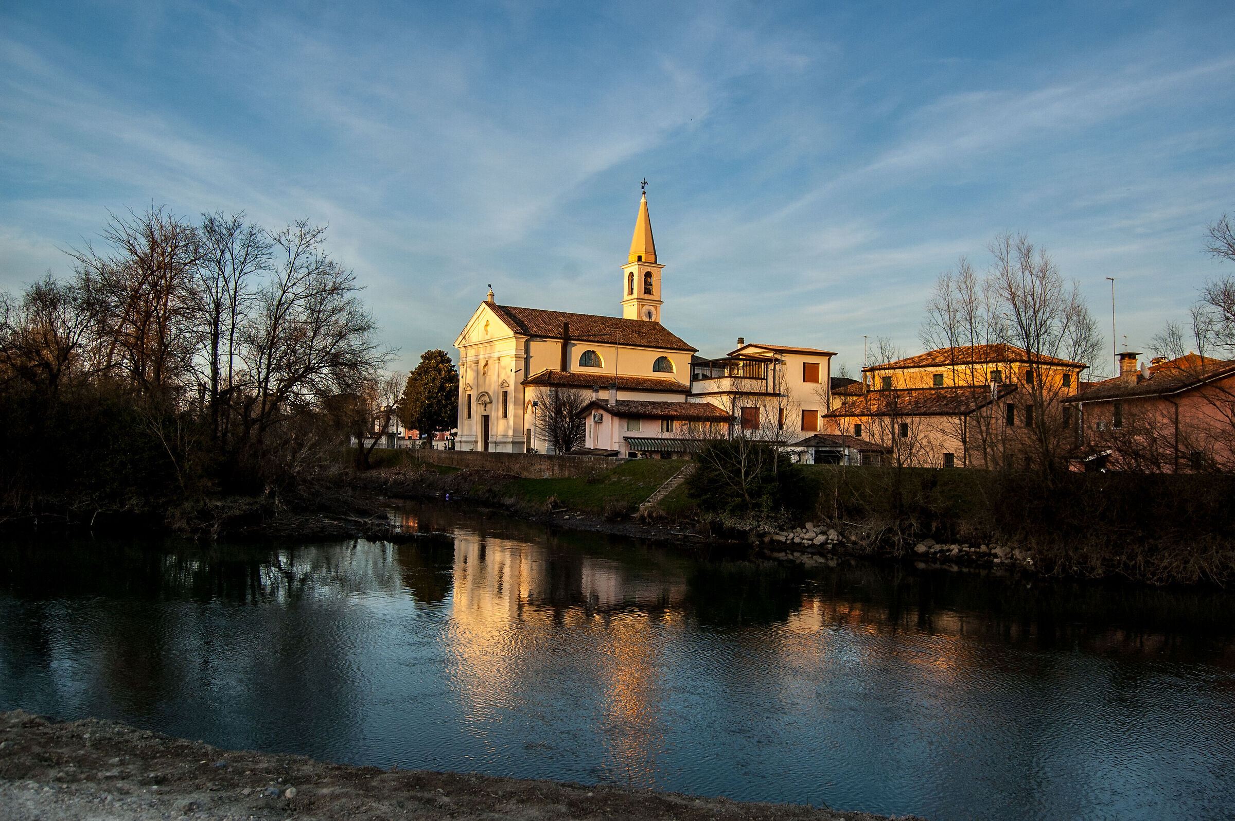 Chiesa sul fiume