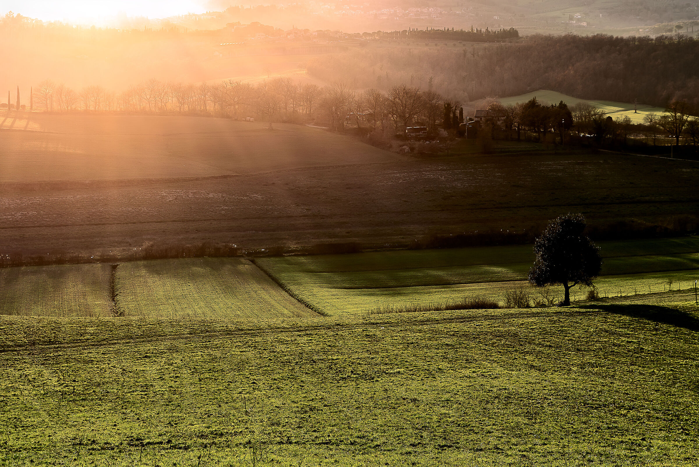 paesaggio da umbria a toscana tramonto