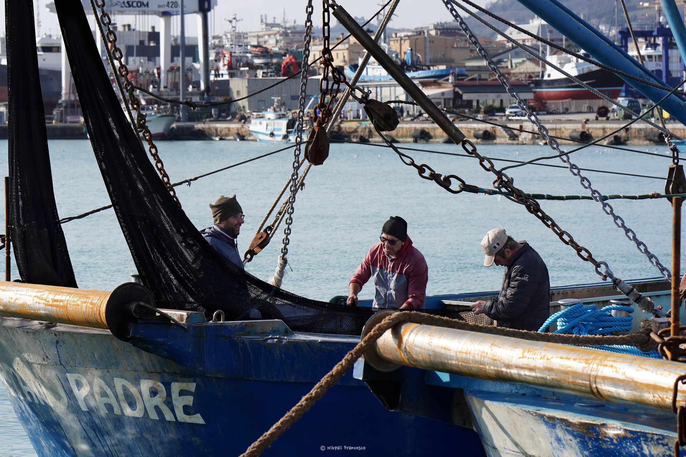 "Lupi di mare" preparano le reti